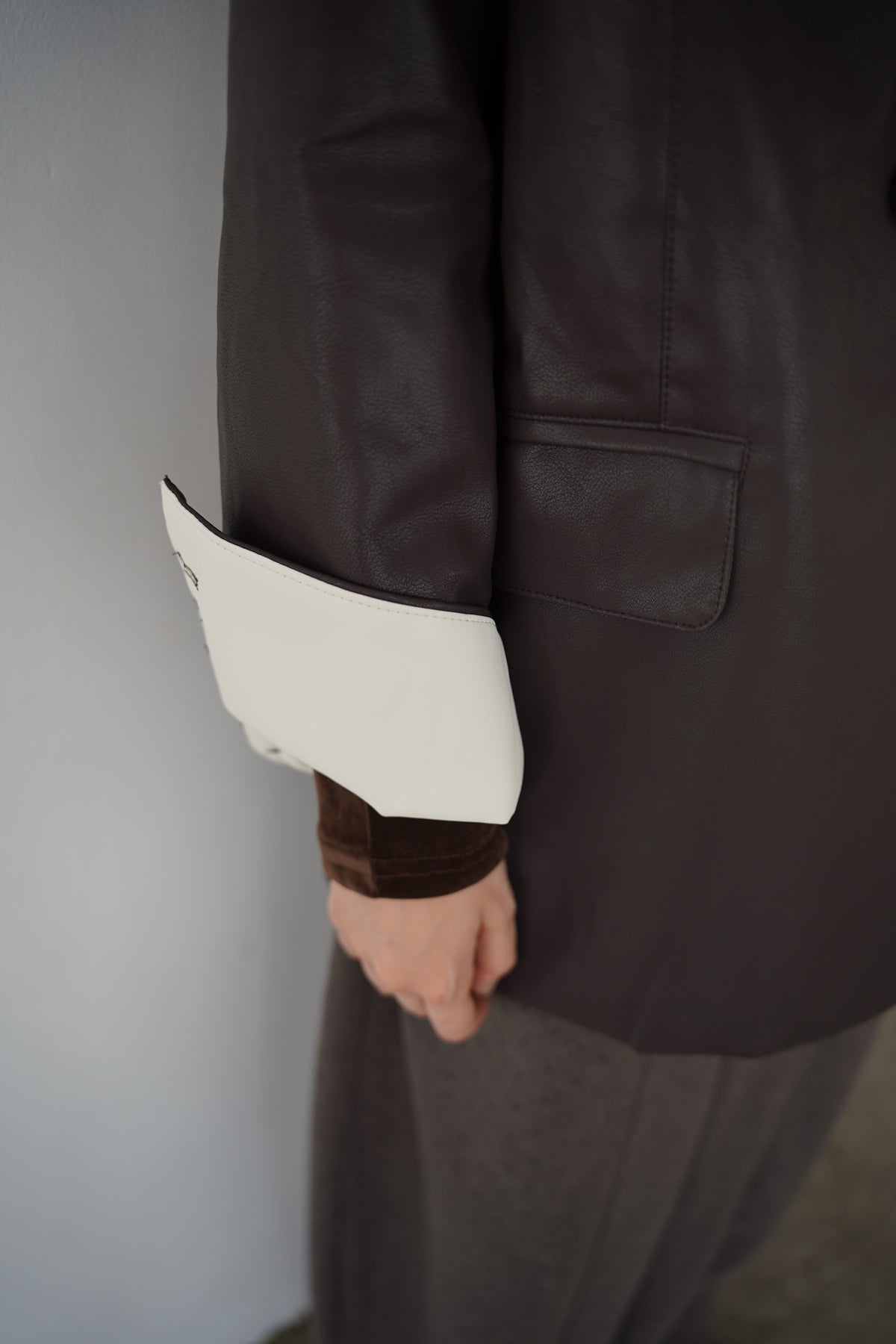 Bi-color cuffs leather jacket