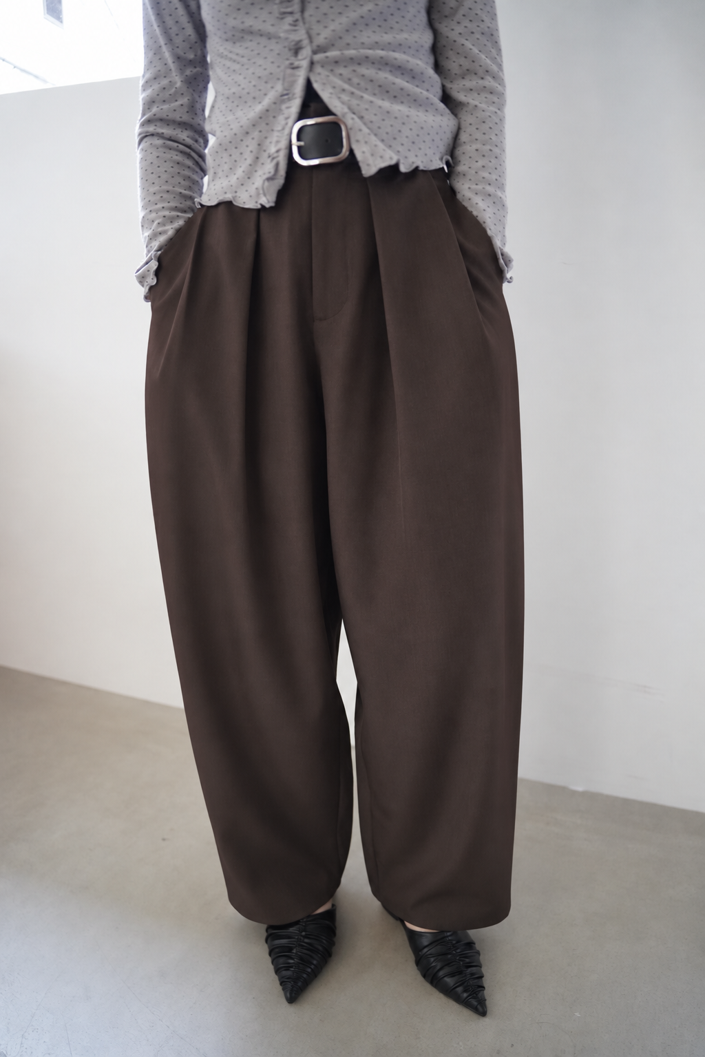 Twill tuck cocoon pants