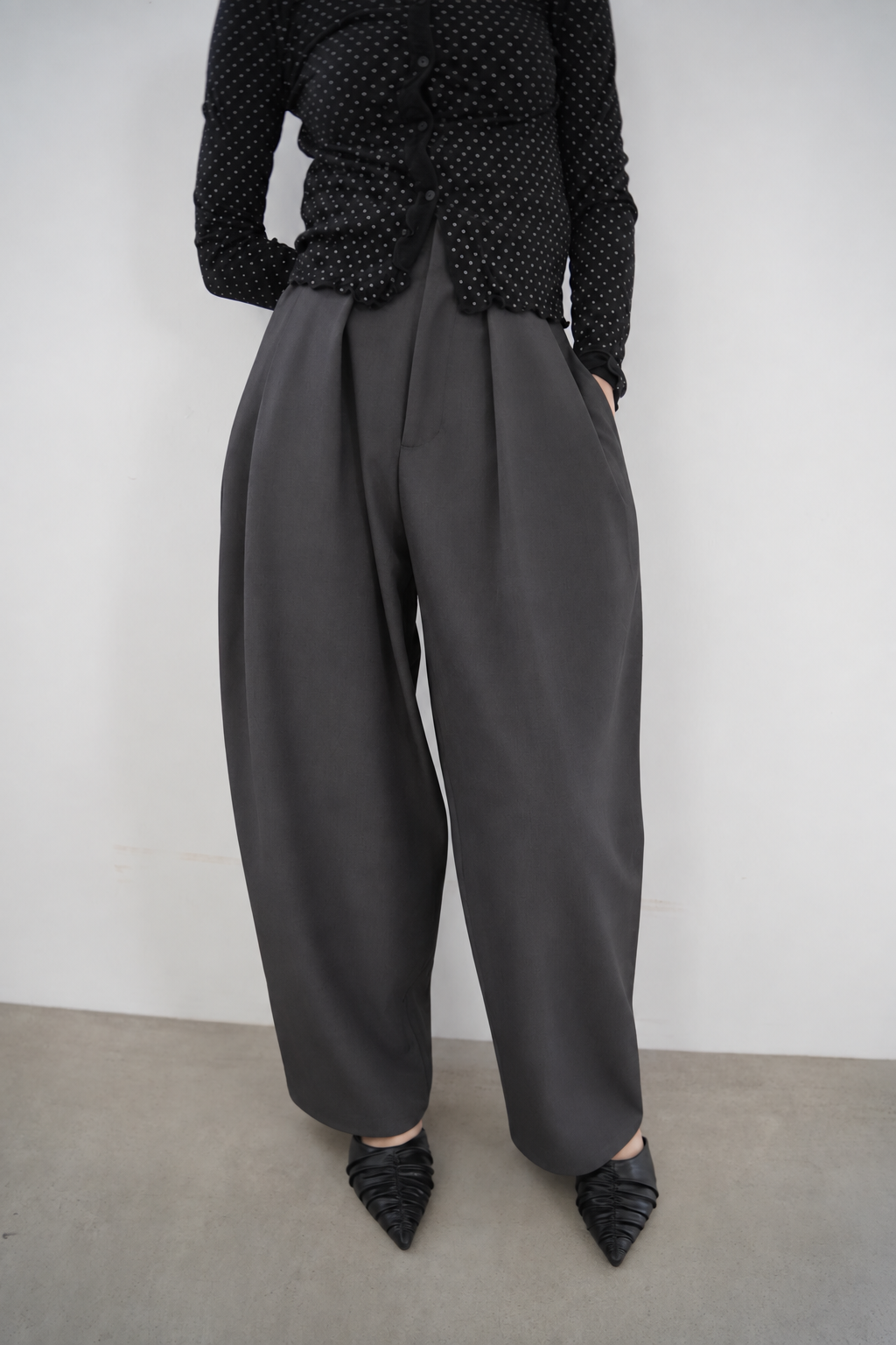 Twill tuck cocoon pants
