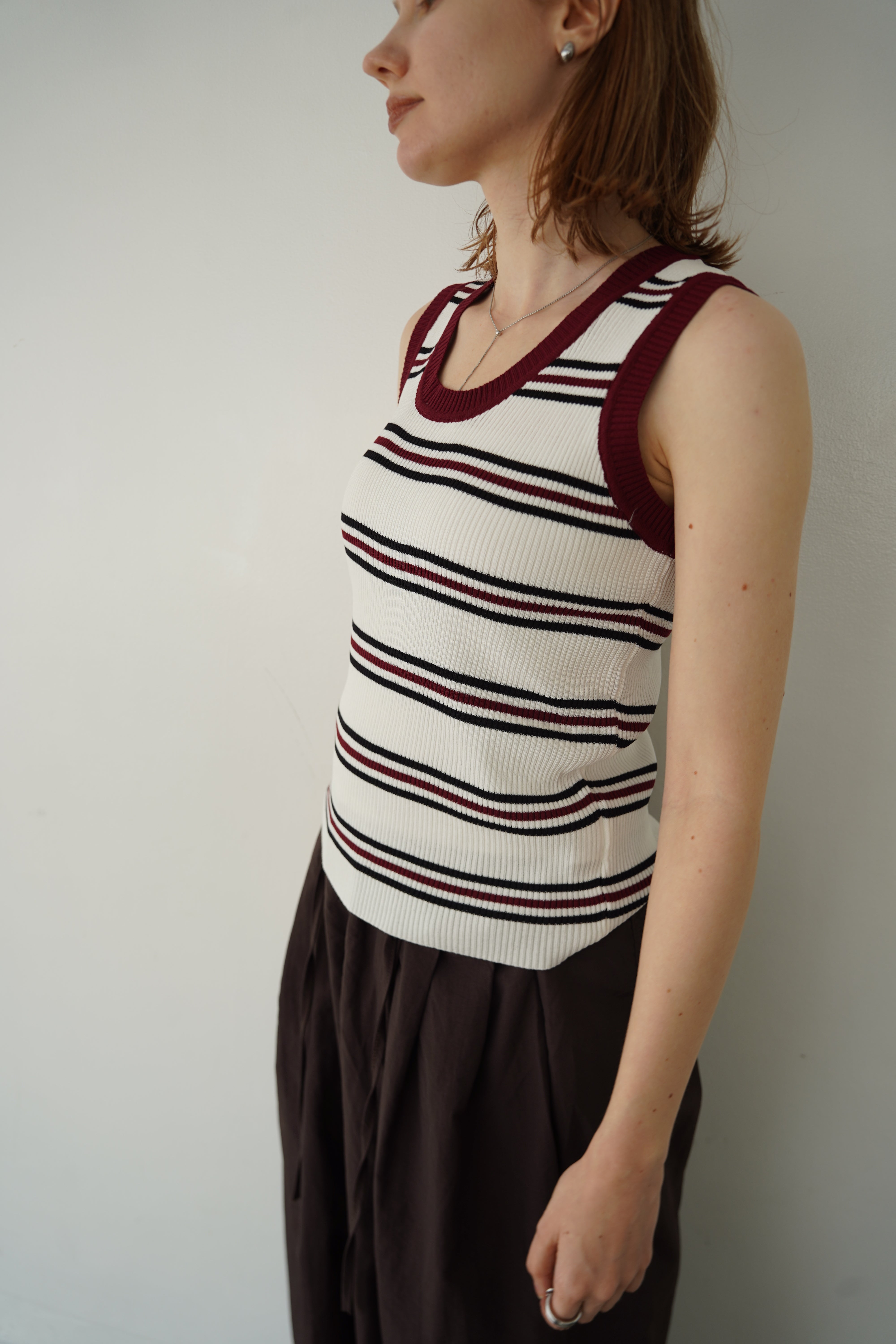 Bi-color boarder tank top