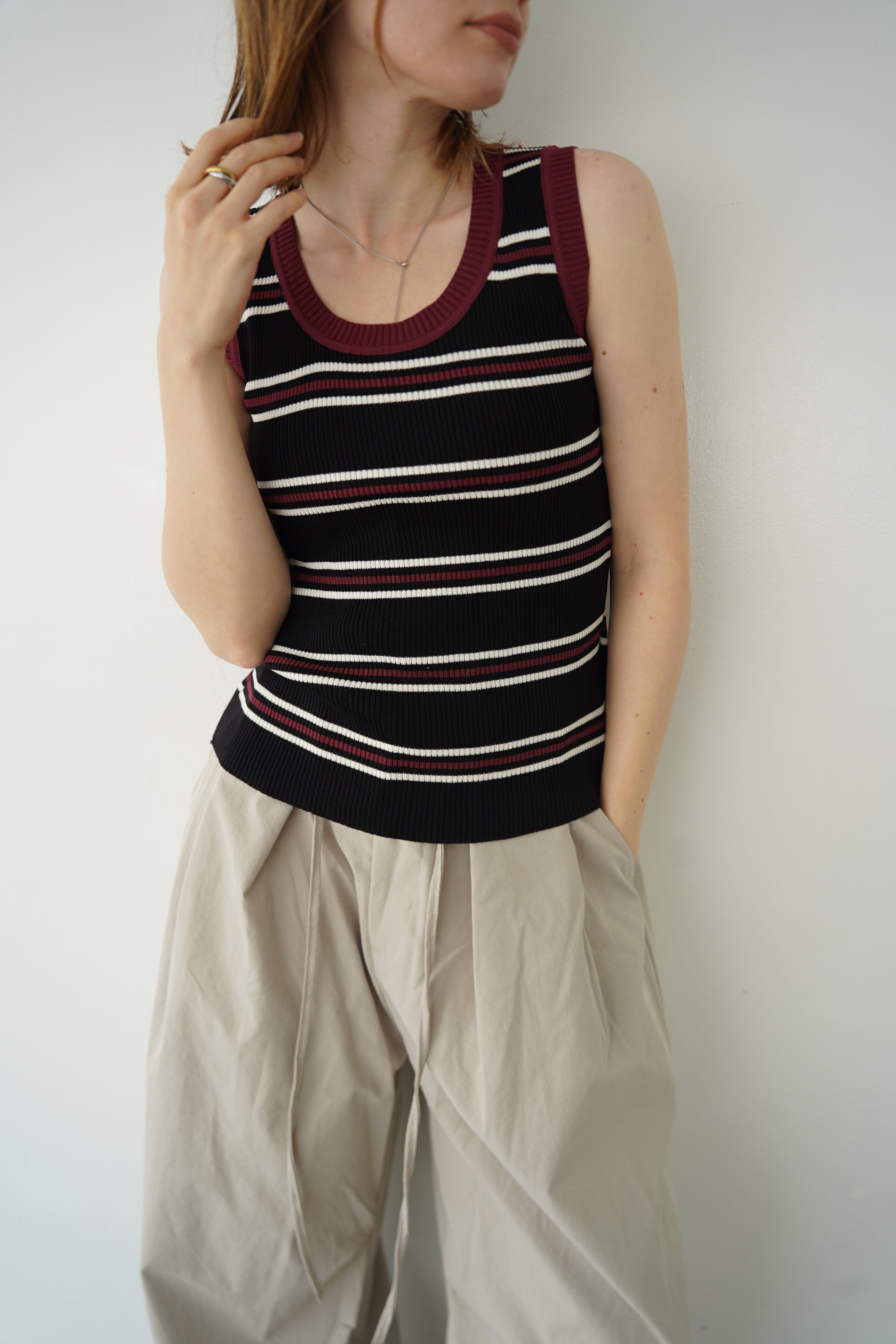 Bi-color boarder tank top