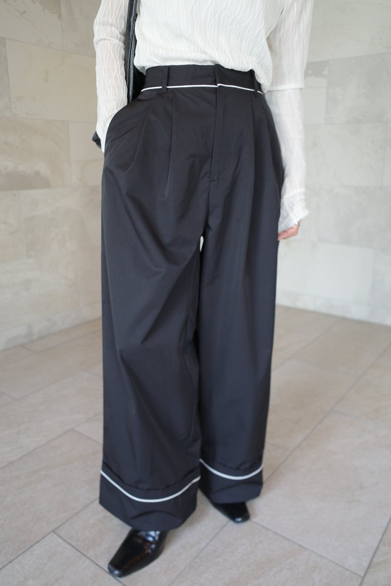 Tuck line pants
