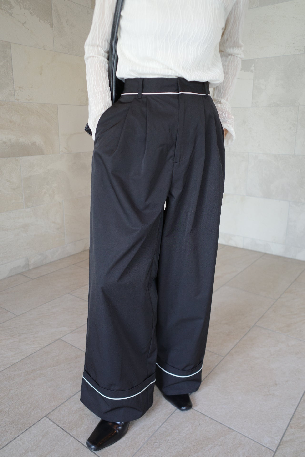 Tuck line pants