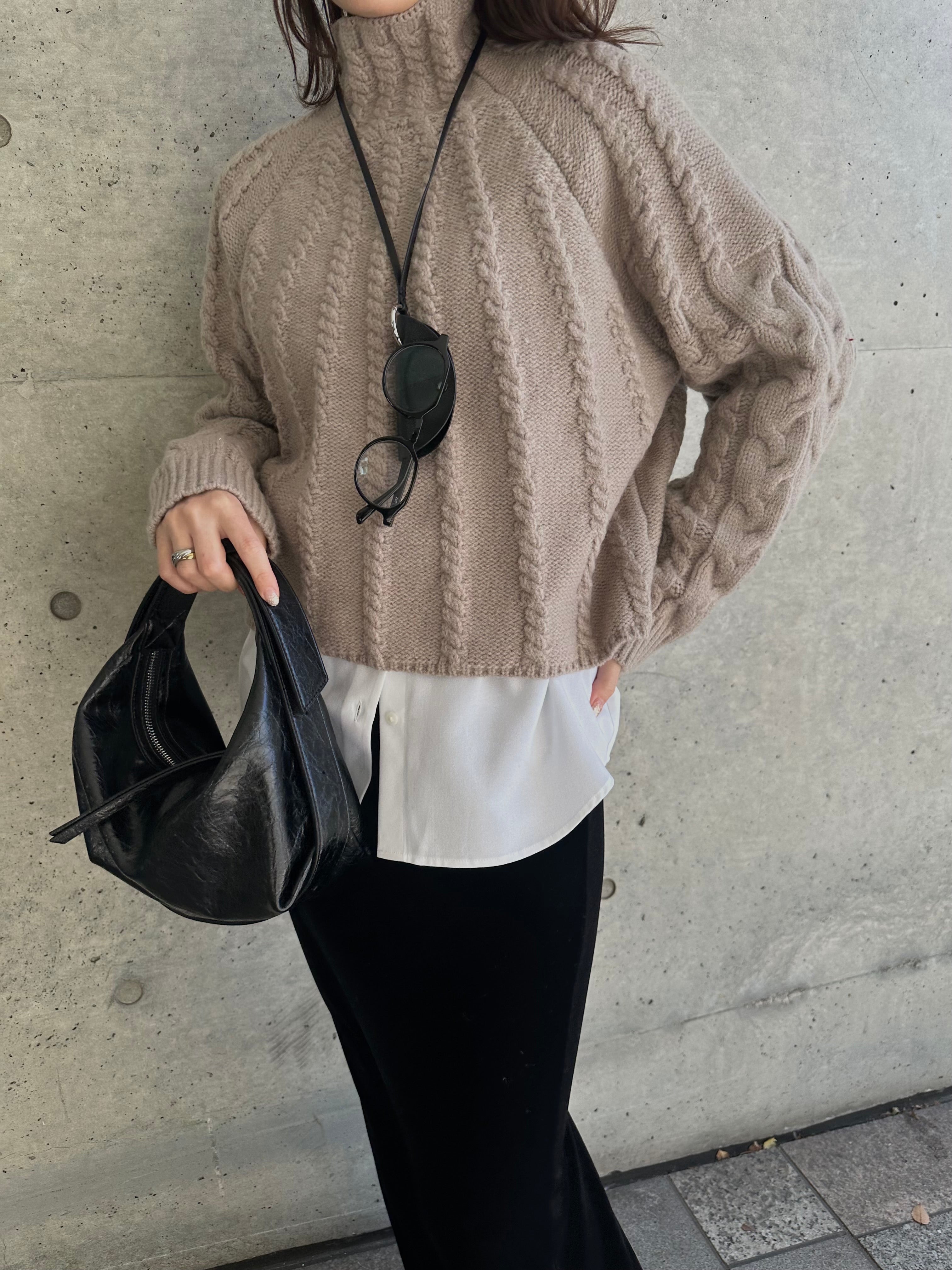 Cable hight neck knit