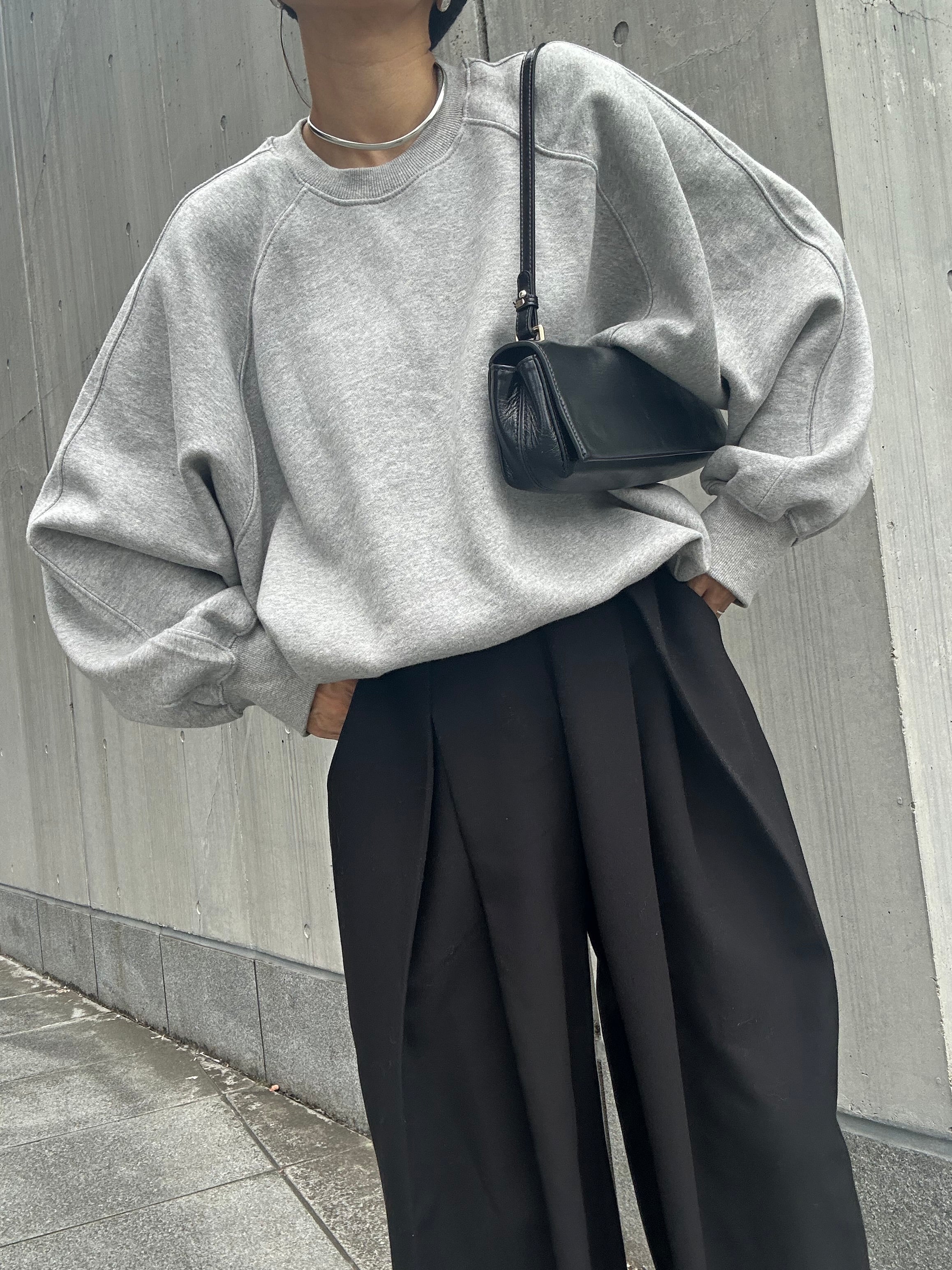 Curve sleeve sweat pullover