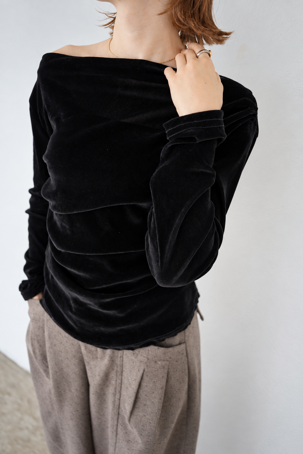 【予約販売】10月上旬-発送　Unbalance gather sier velours tops