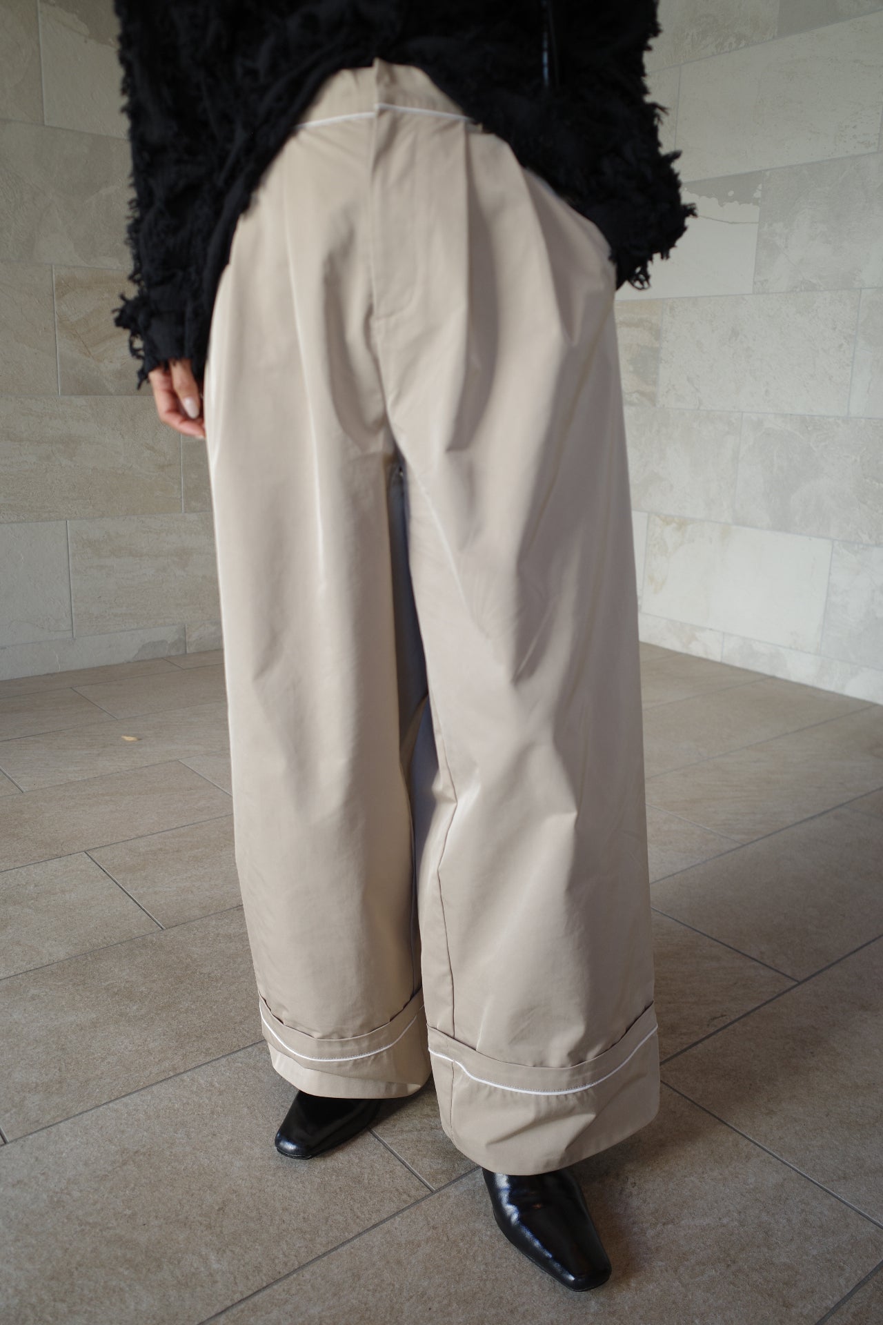 Tuck line pants