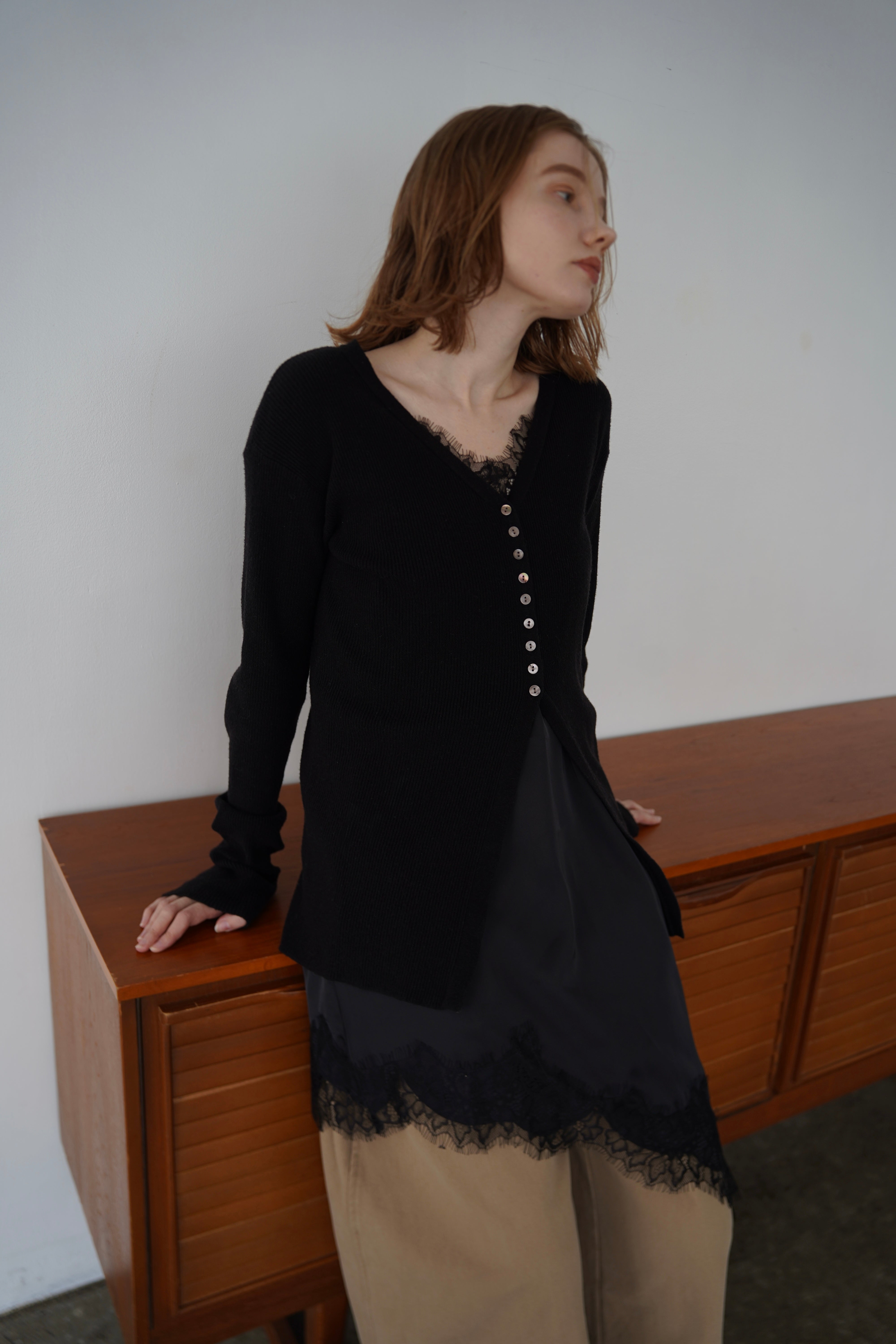 【再入荷】Vneck button lib cardigan