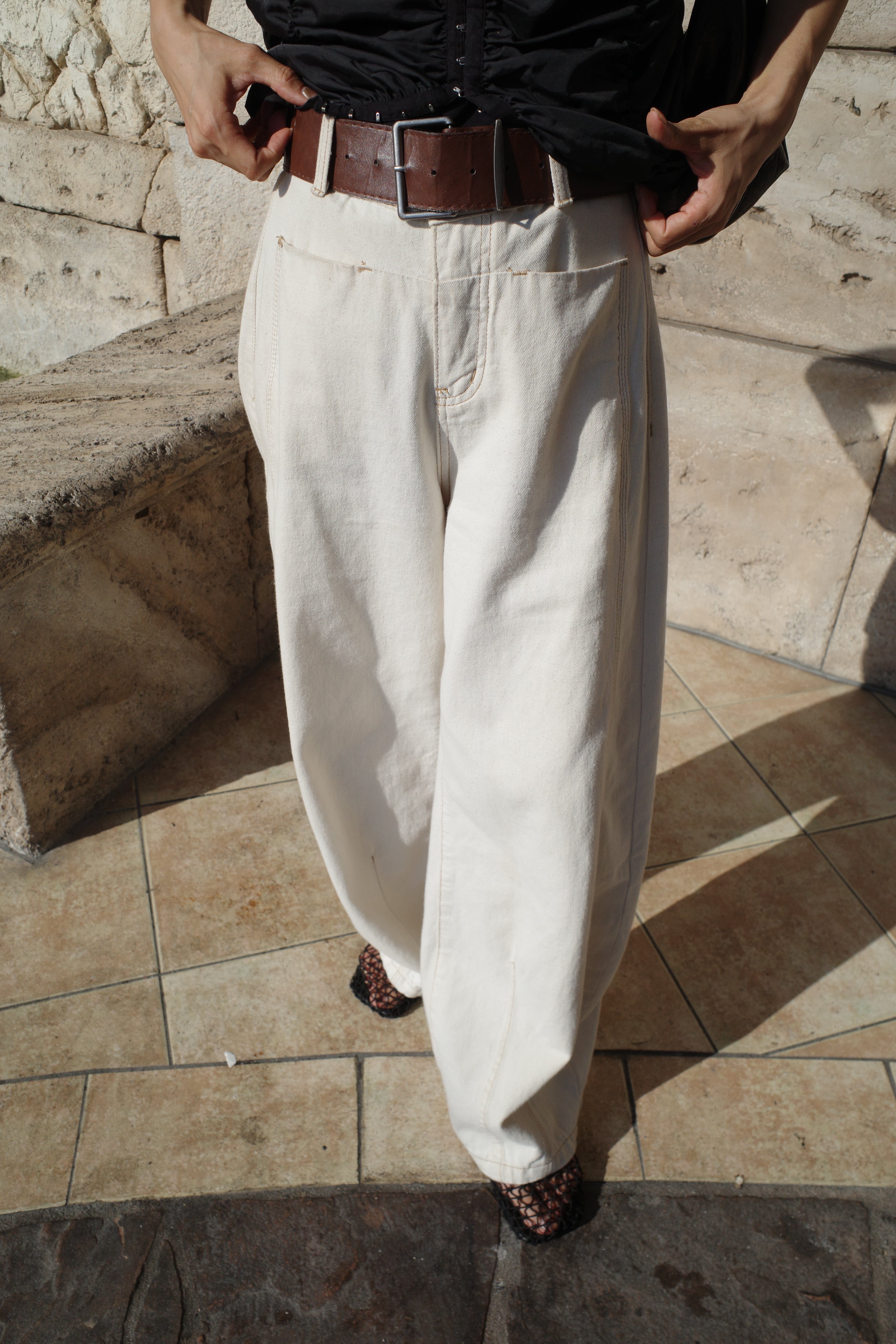Belt curve denim pants