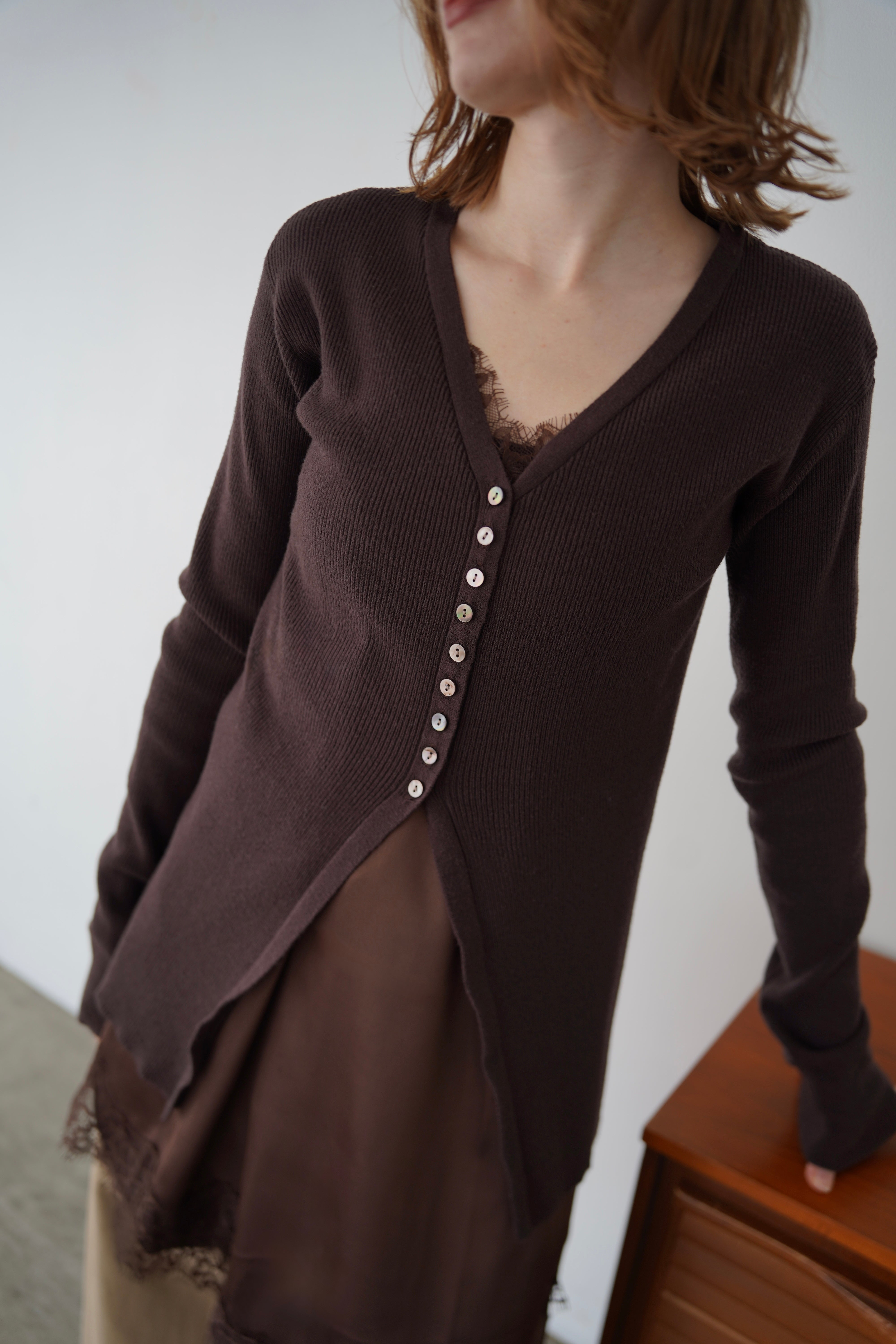 【再入荷】Vneck button lib cardigan