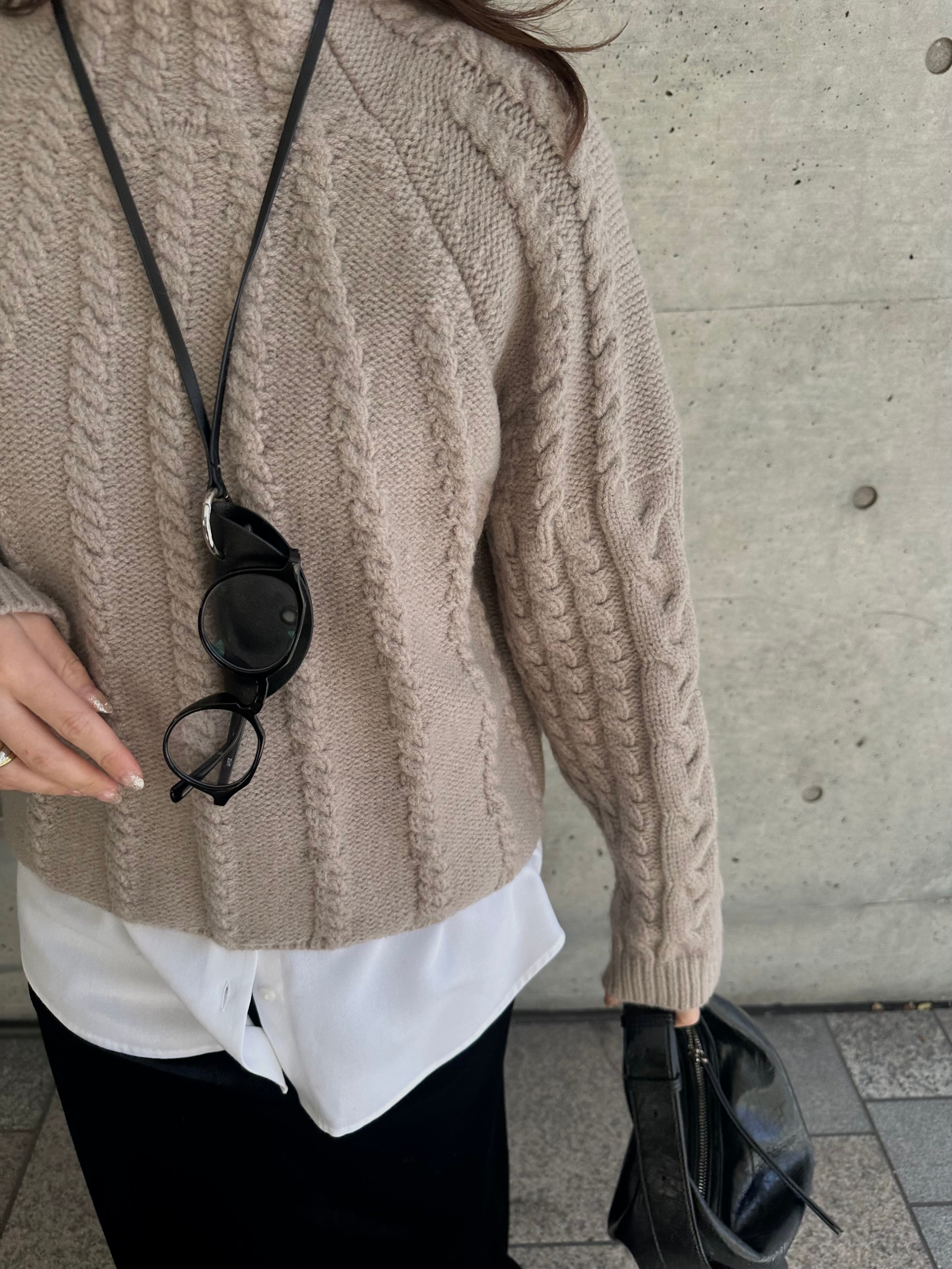 Cable hight neck knit