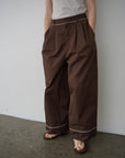 Tuck line pants