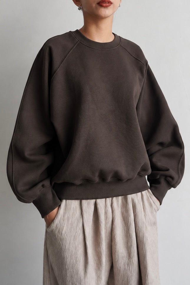Curve sleeve sweat pullover