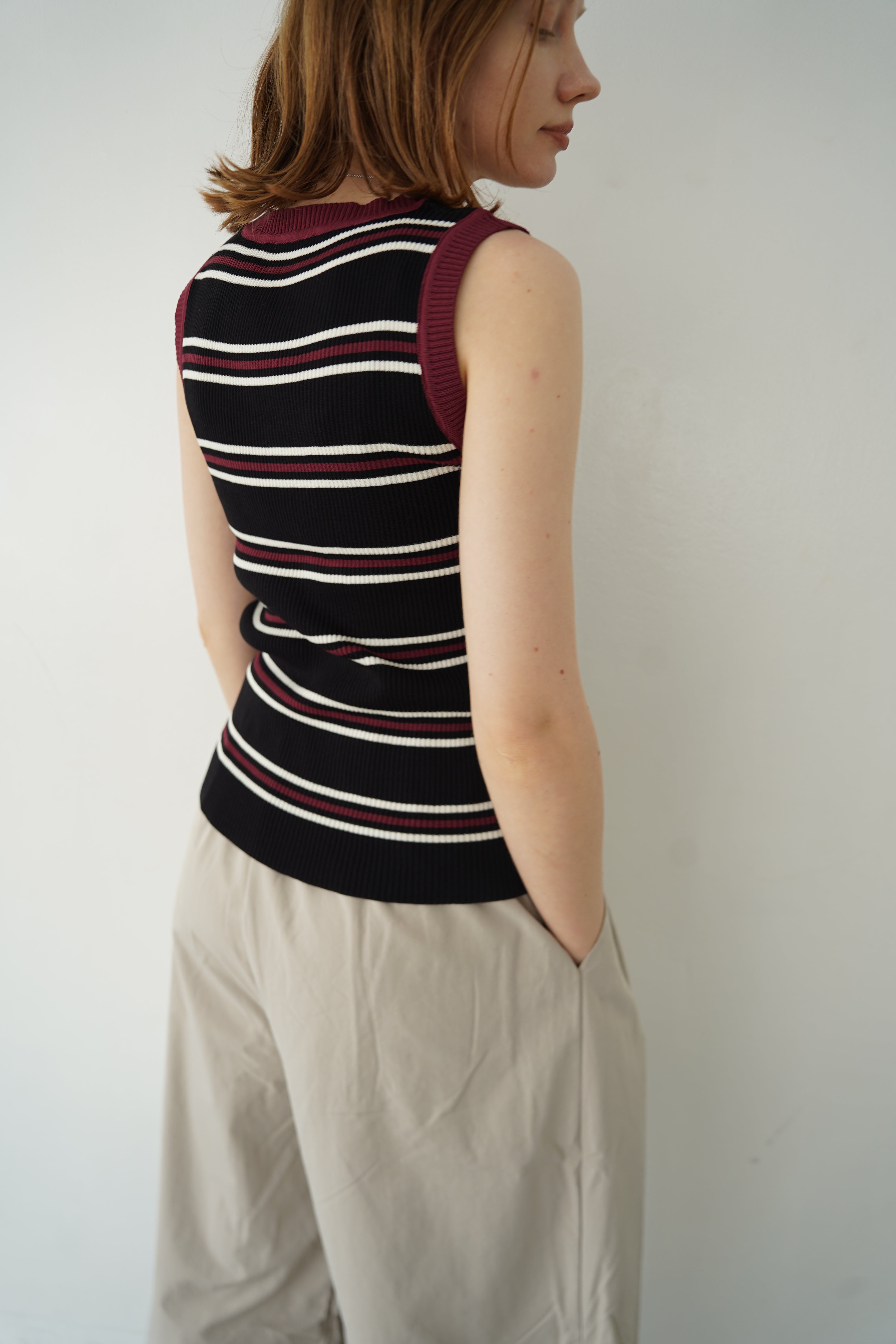 Bi-color boarder tank top