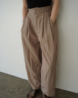 Woven tuck pants