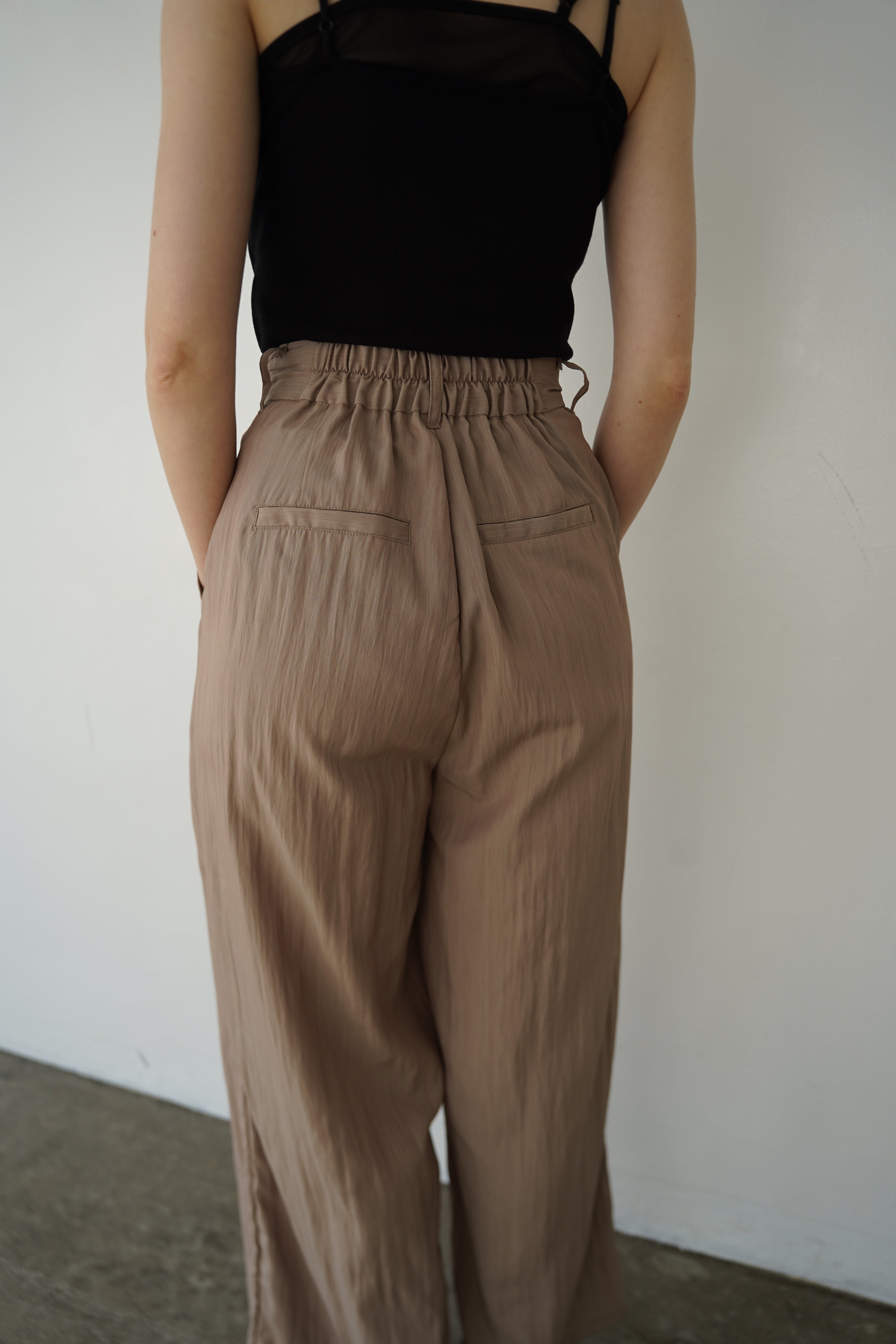 Woven tuck pants