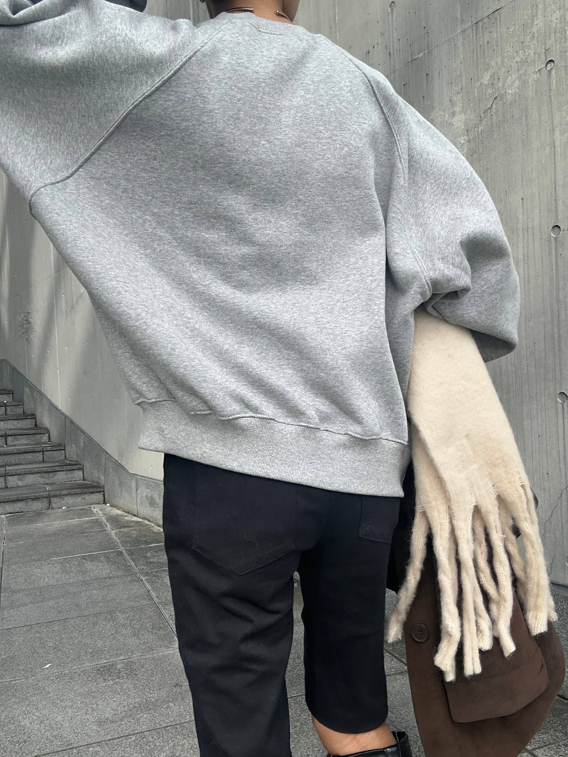 Curve sleeve sweat pullover