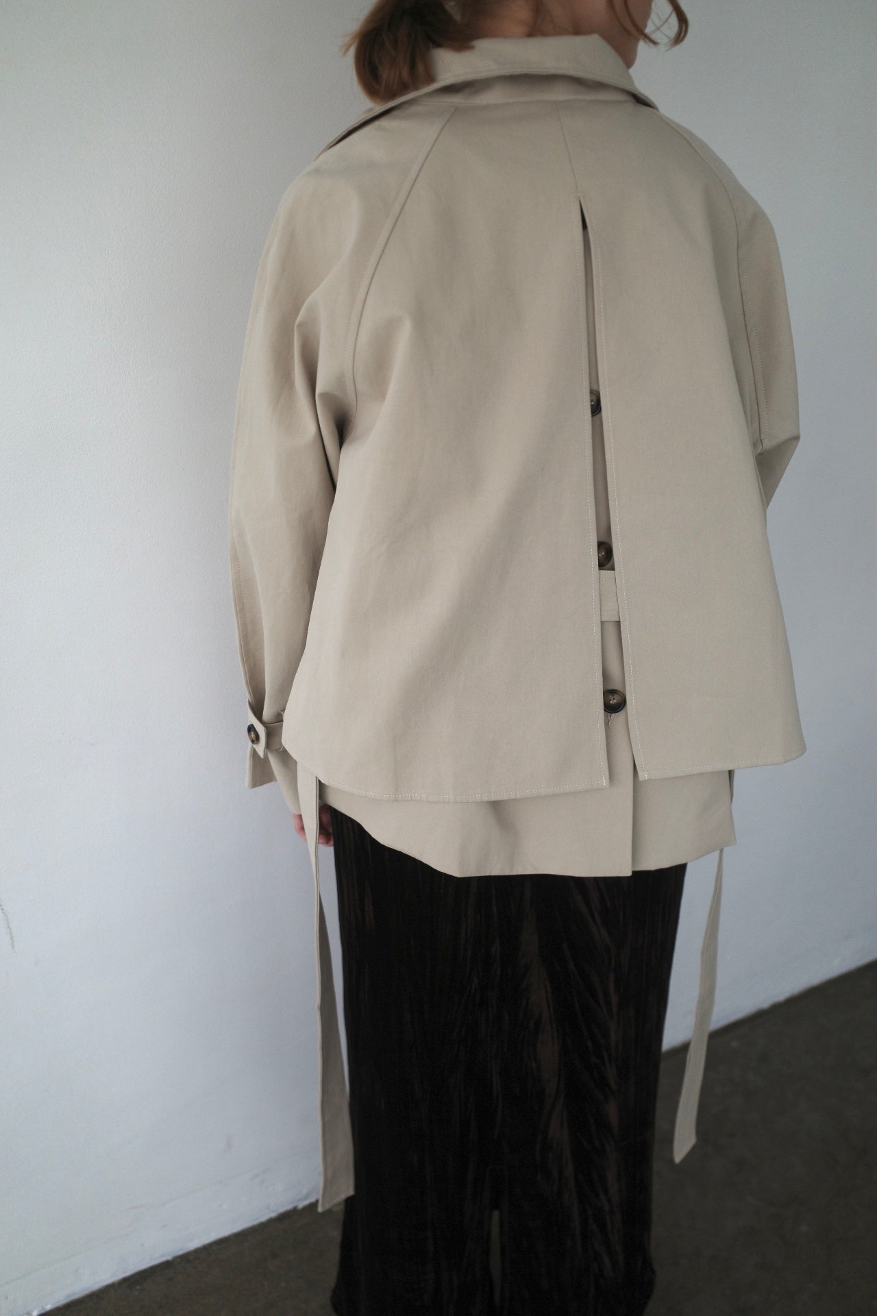 Half cape short trench