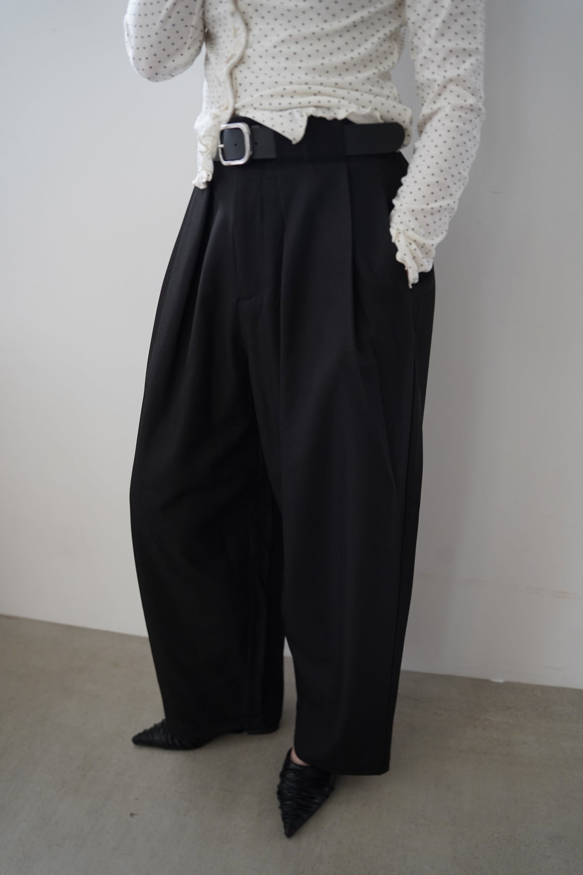 Twill tuck cocoon pants