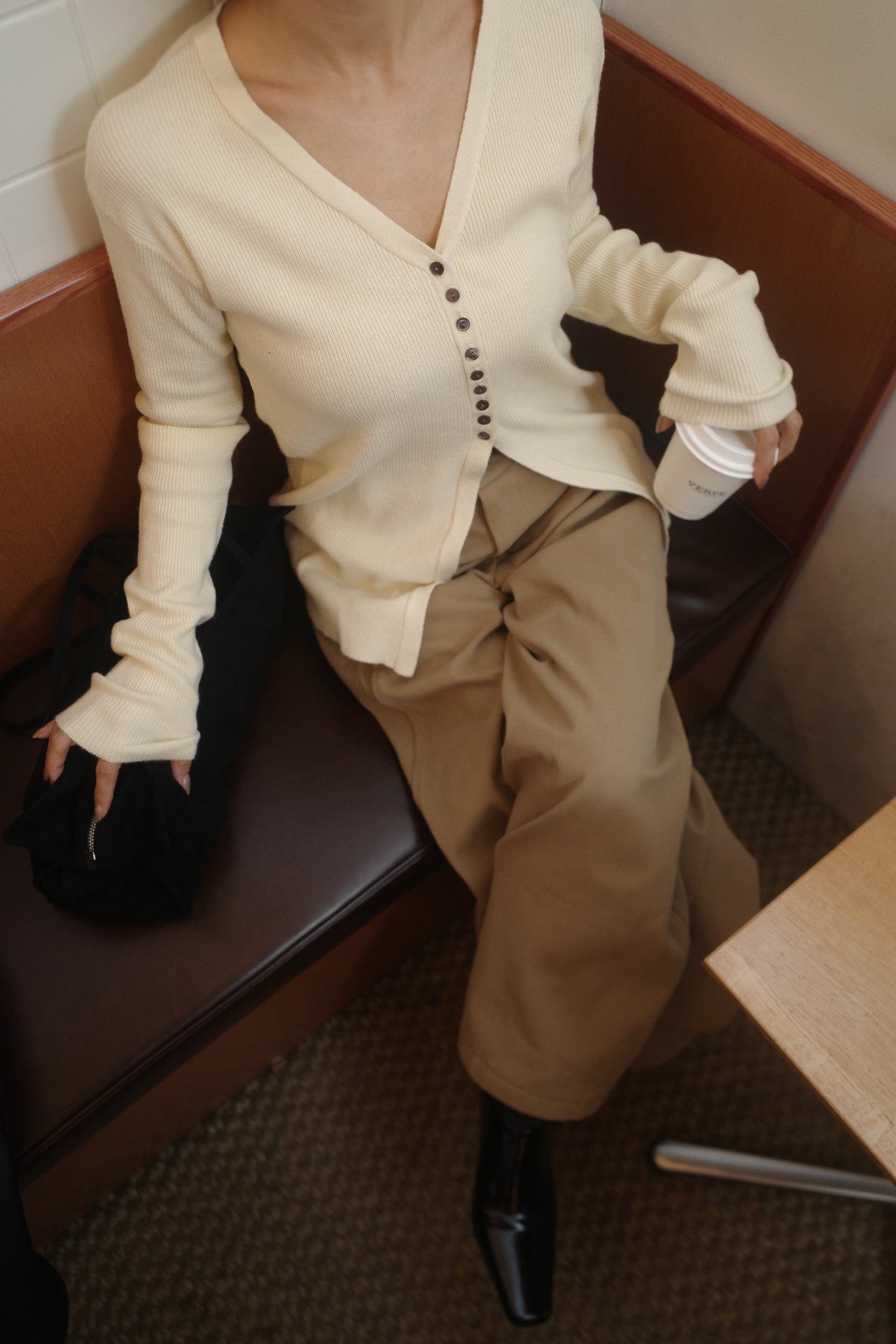 【再入荷】Vneck button lib cardigan