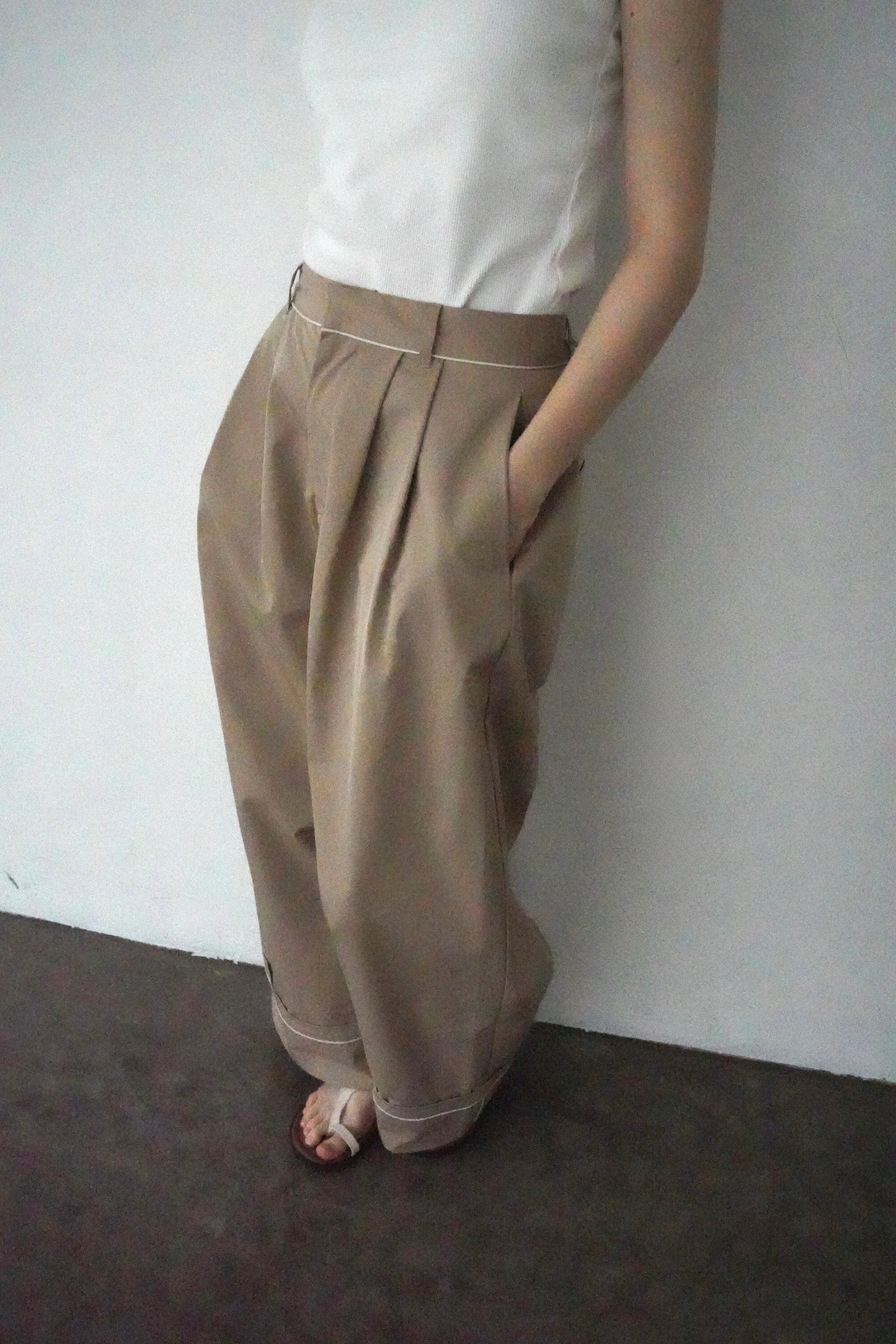 Tuck line pants