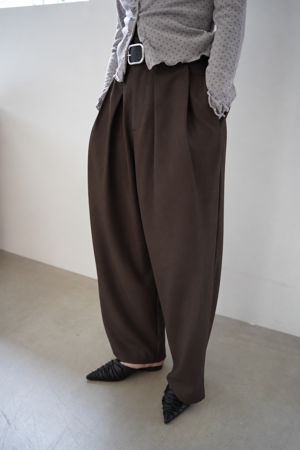 Twill tuck cocoon pants