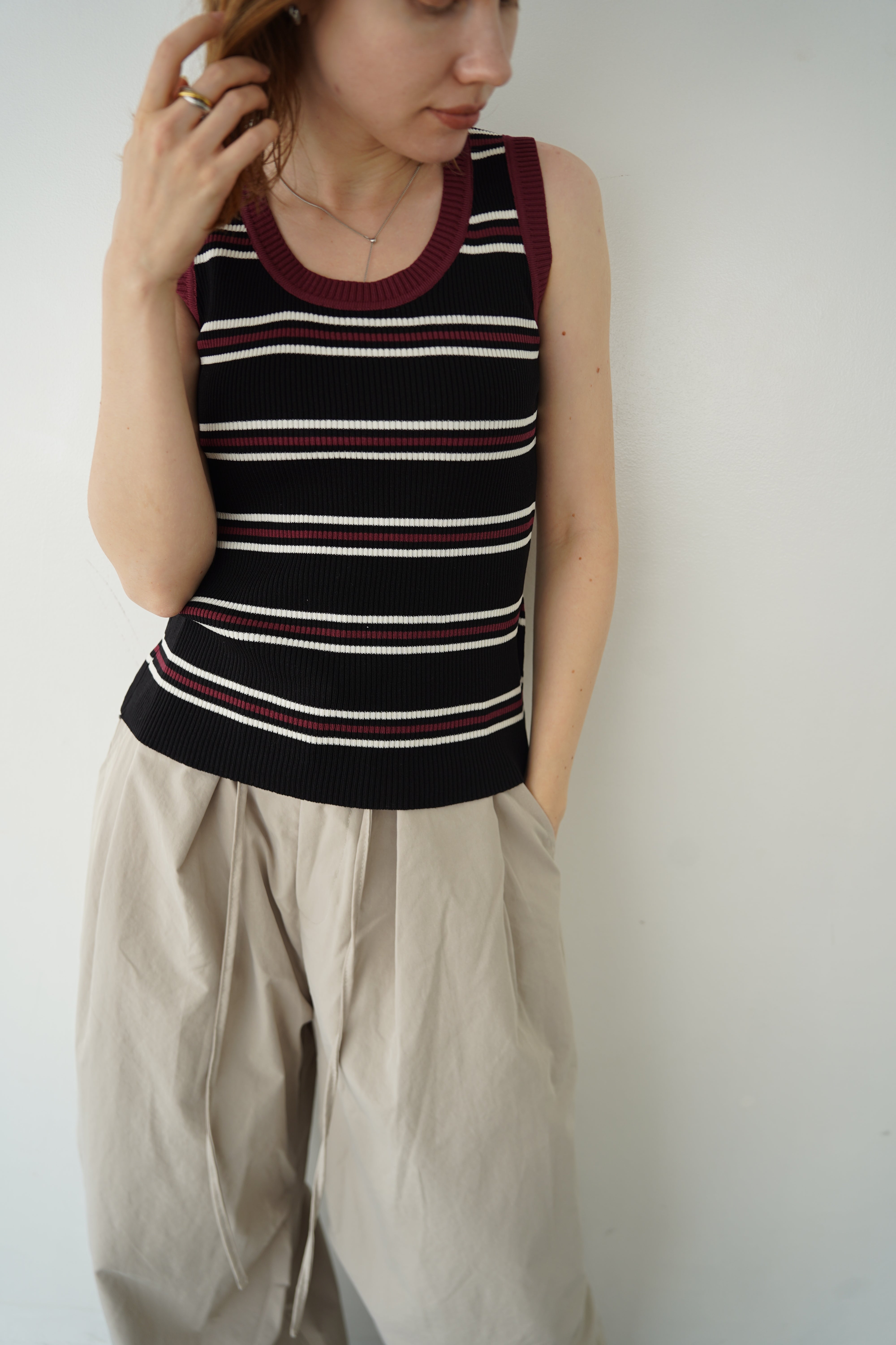Bi-color boarder tank top