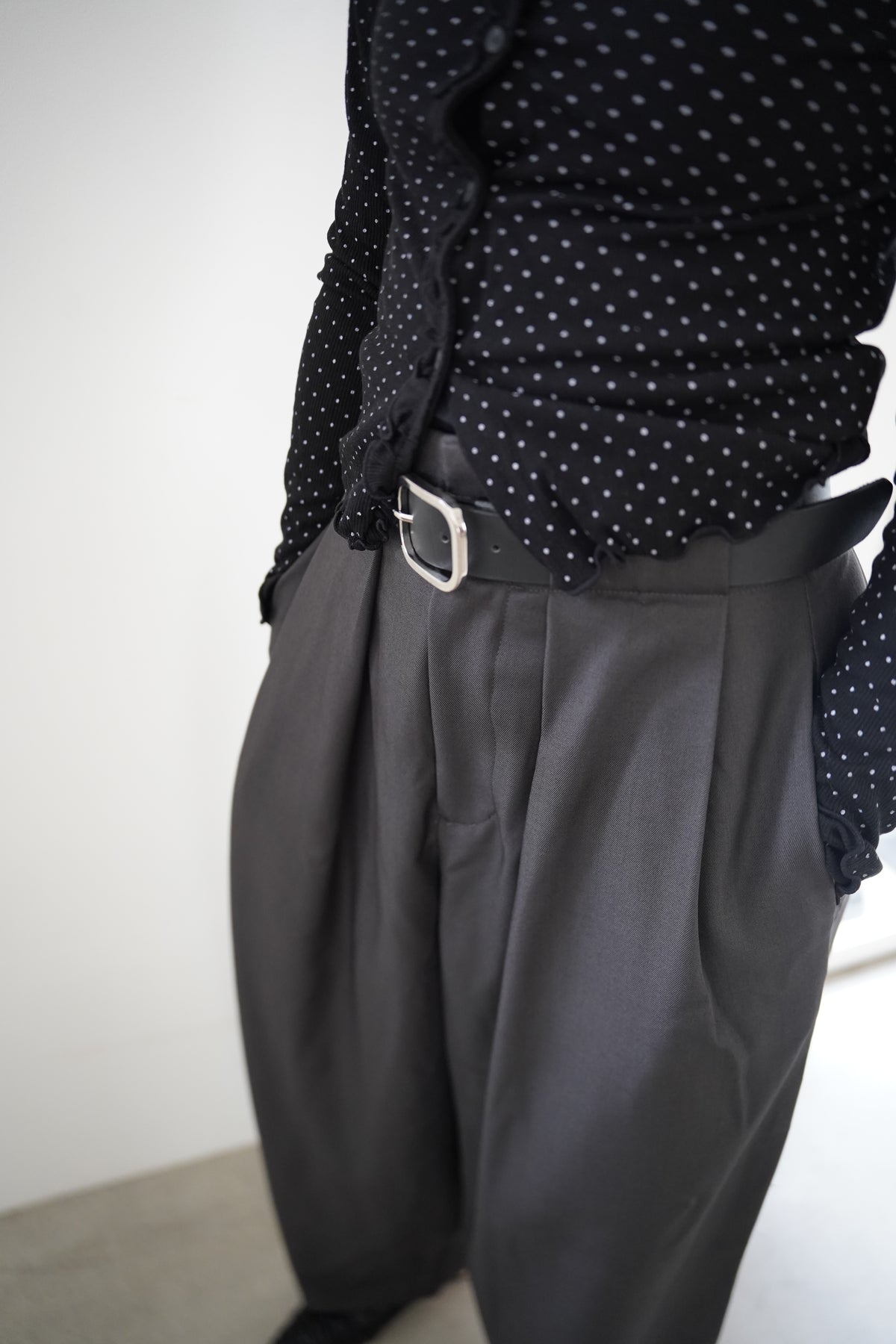 Twill tuck cocoon pants