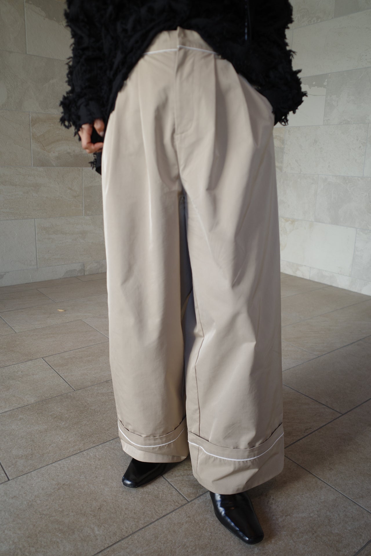 Tuck line pants