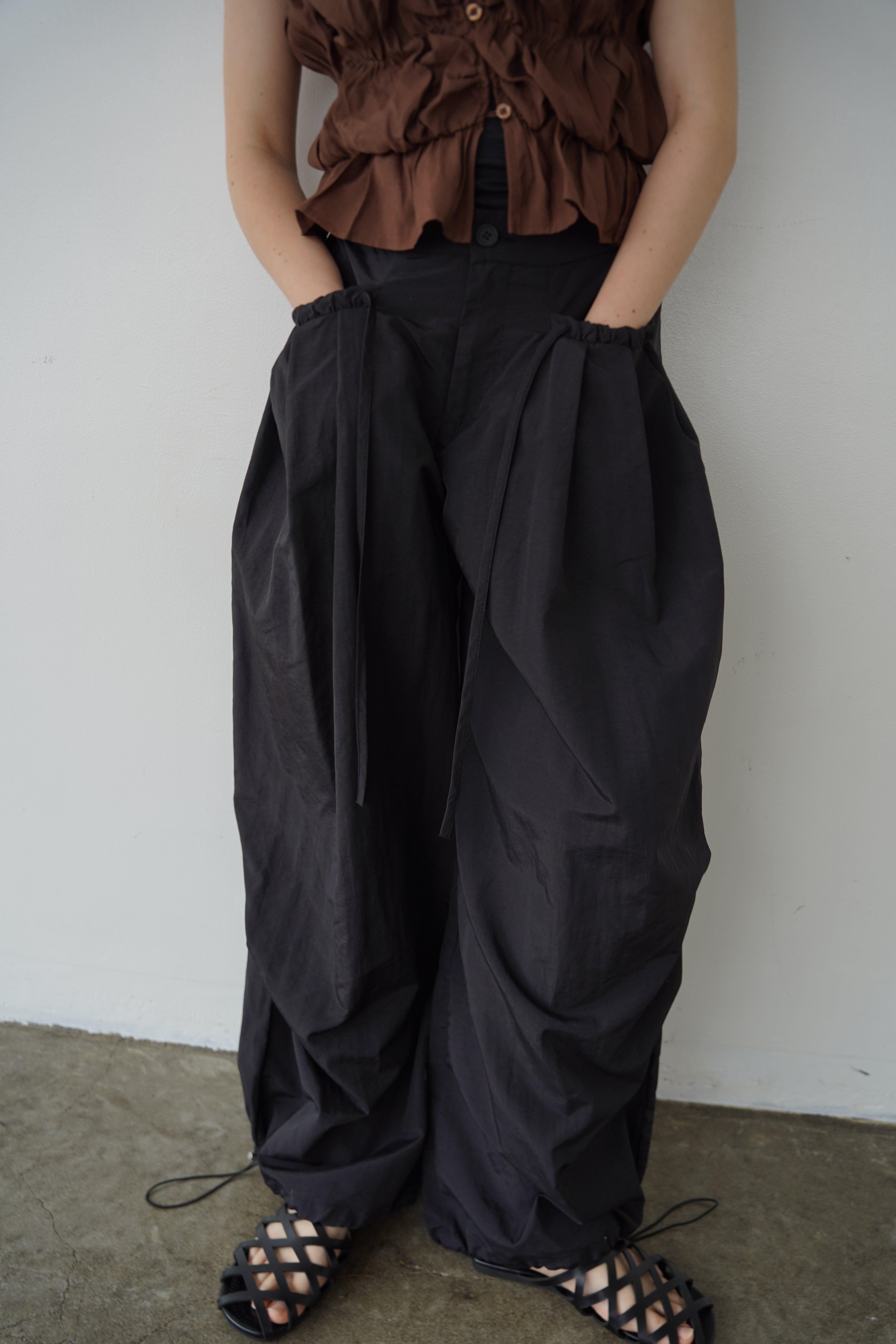 Pocket frill parachute pants