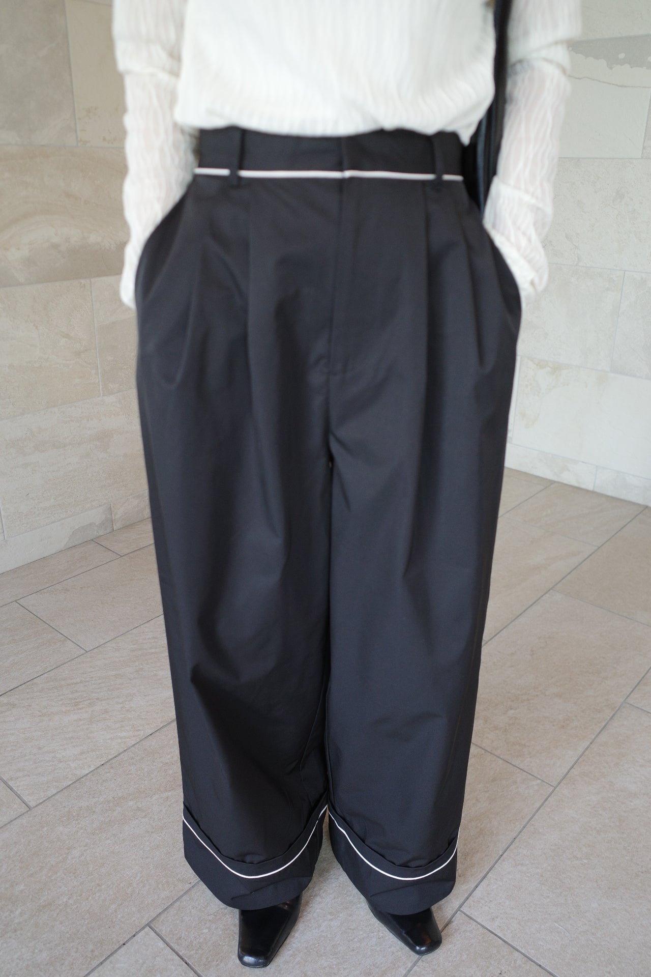 Tuck line pants
