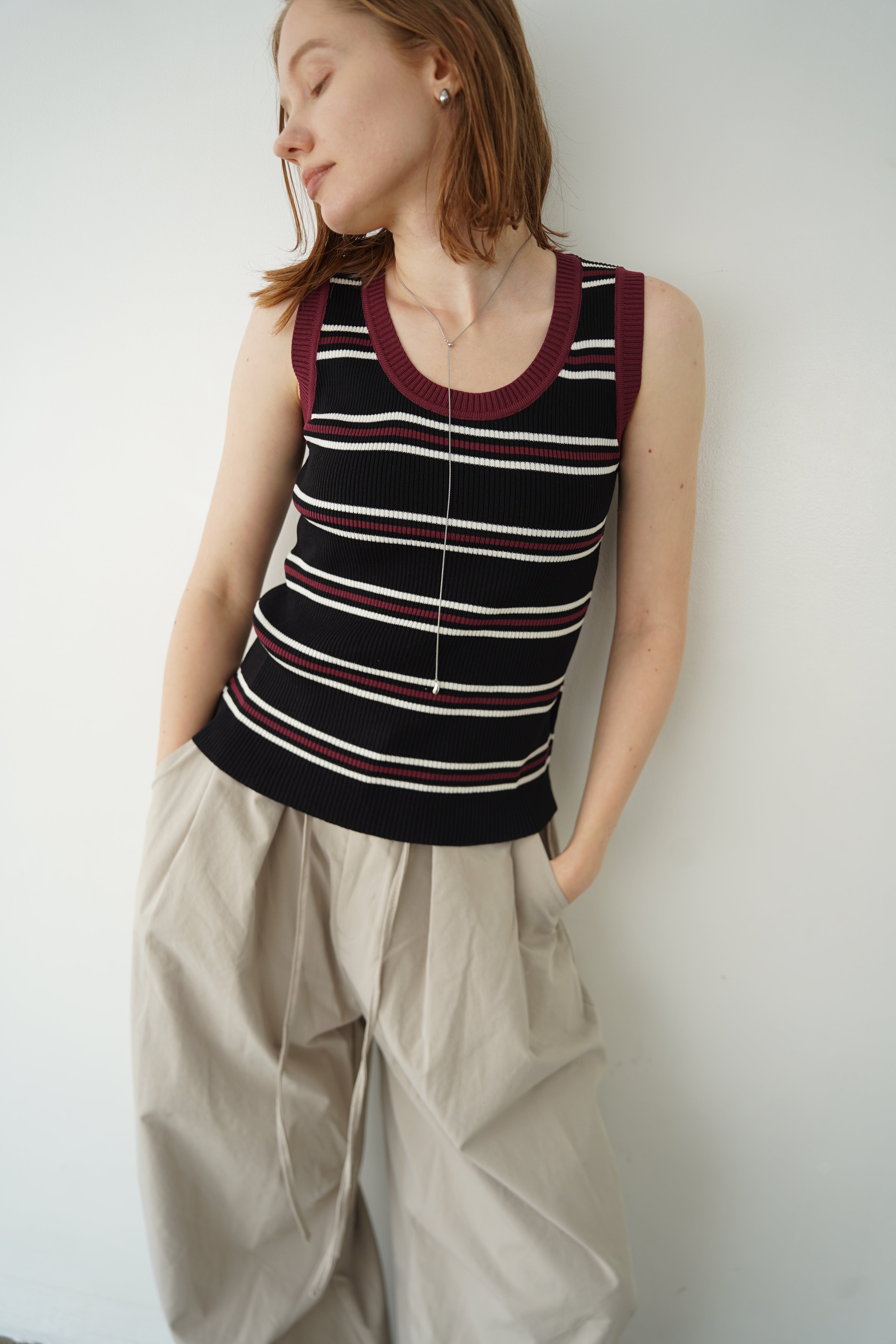 Bi-color boarder tank top