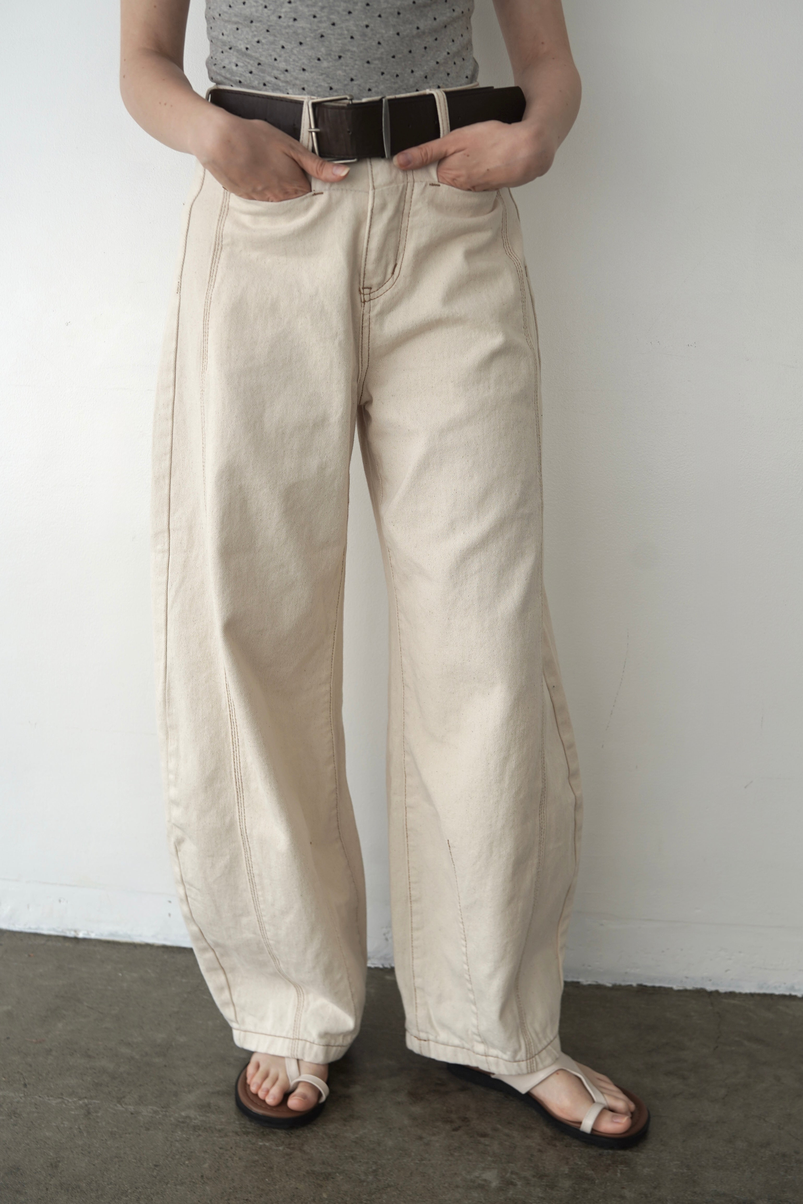 Belt curve denim pants