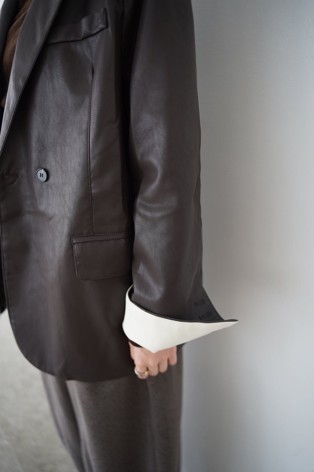 Bi-color cuffs leather jacket