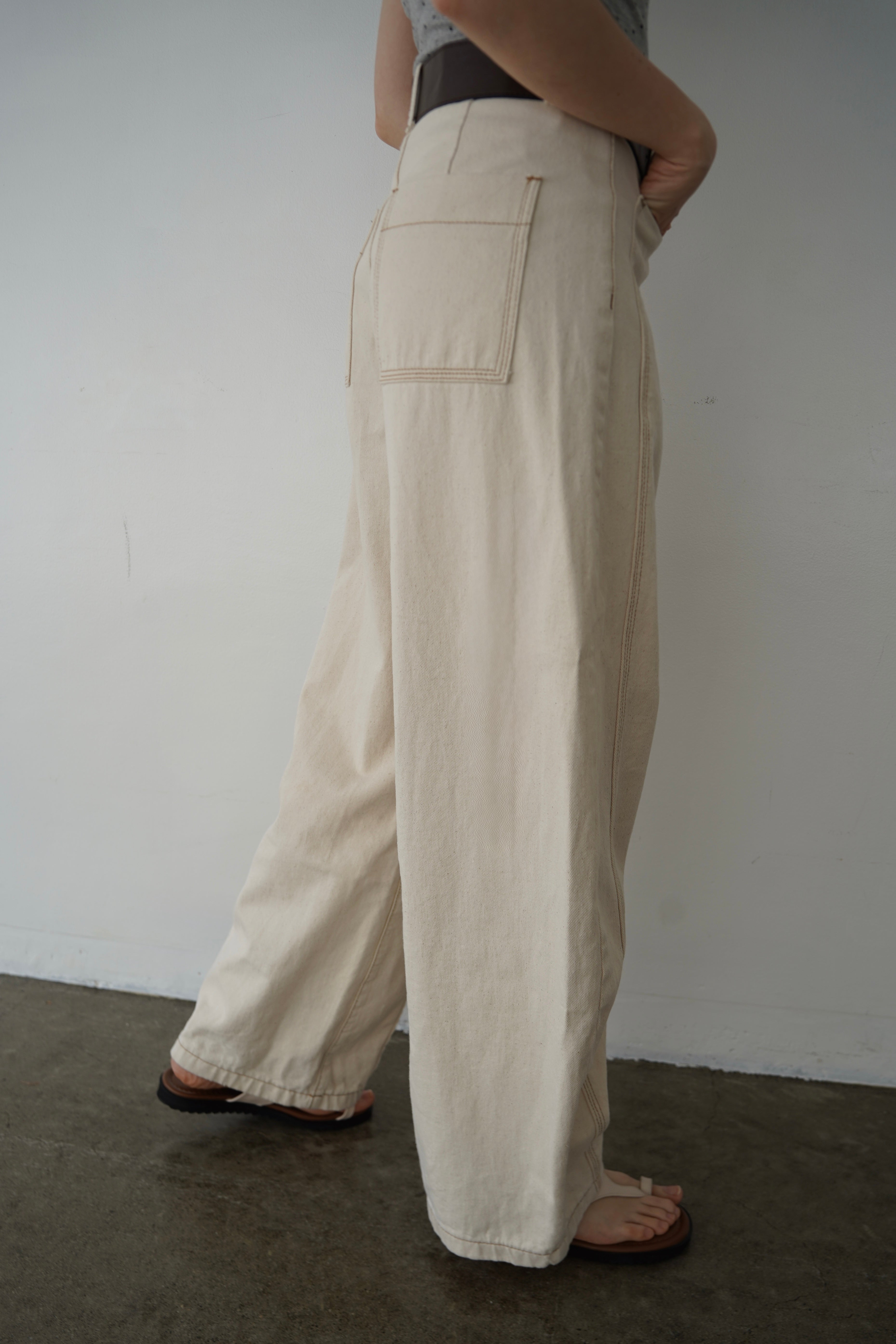 Belt curve denim pants