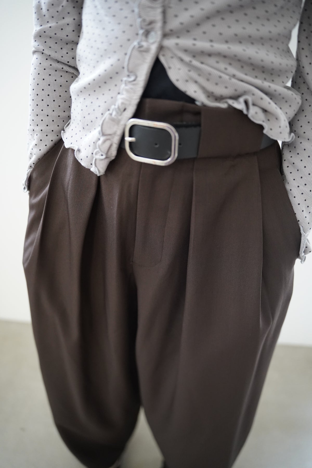 Twill tuck cocoon pants