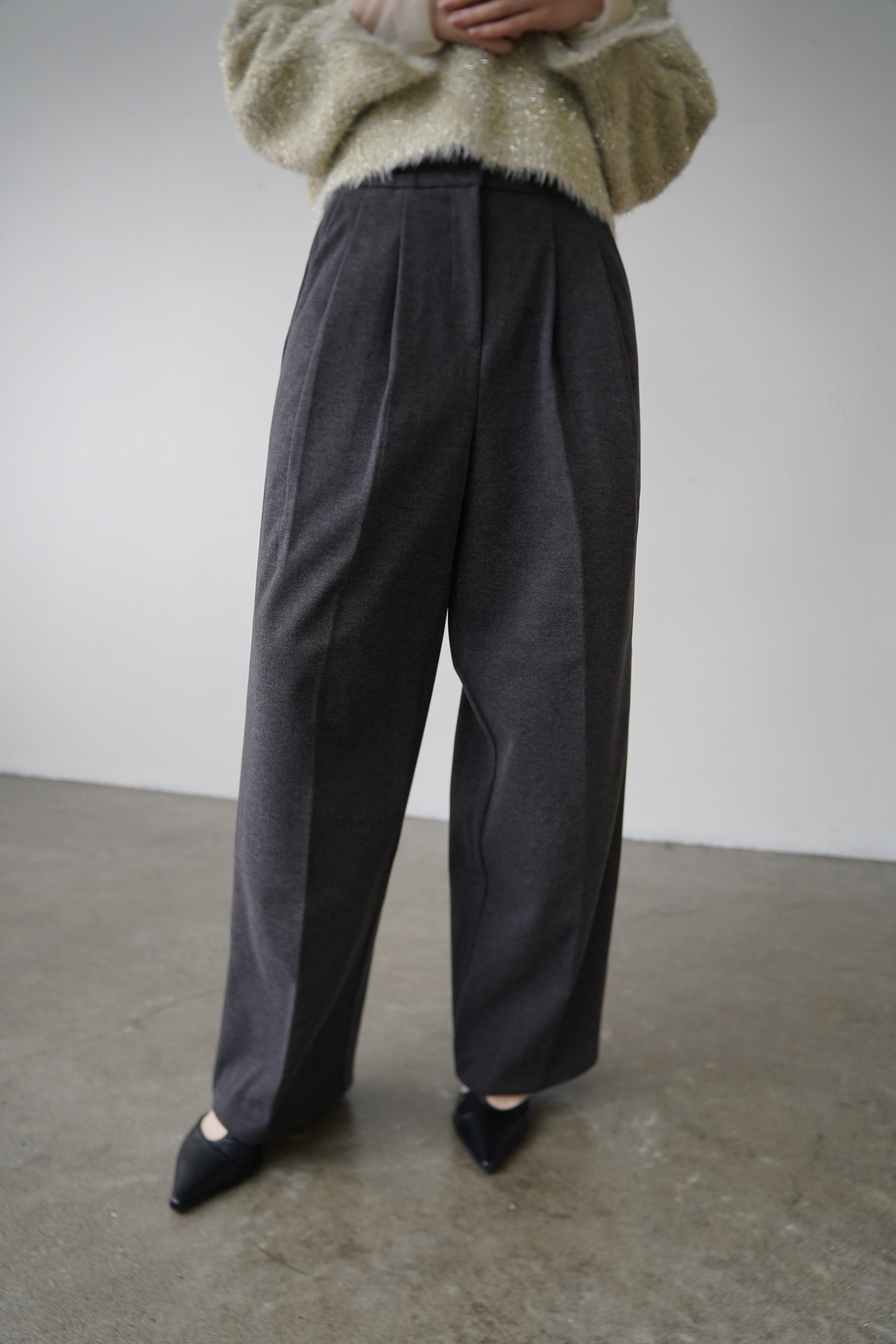 Tuck straight pants