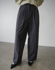 Tuck straight pants