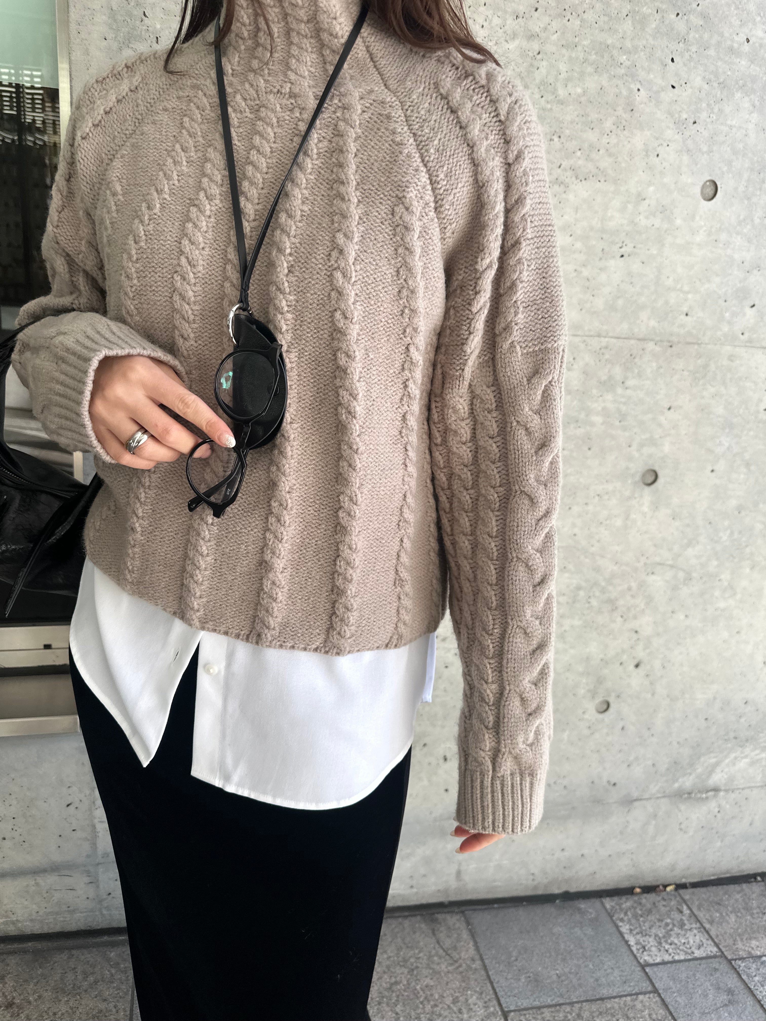 Cable hight neck knit