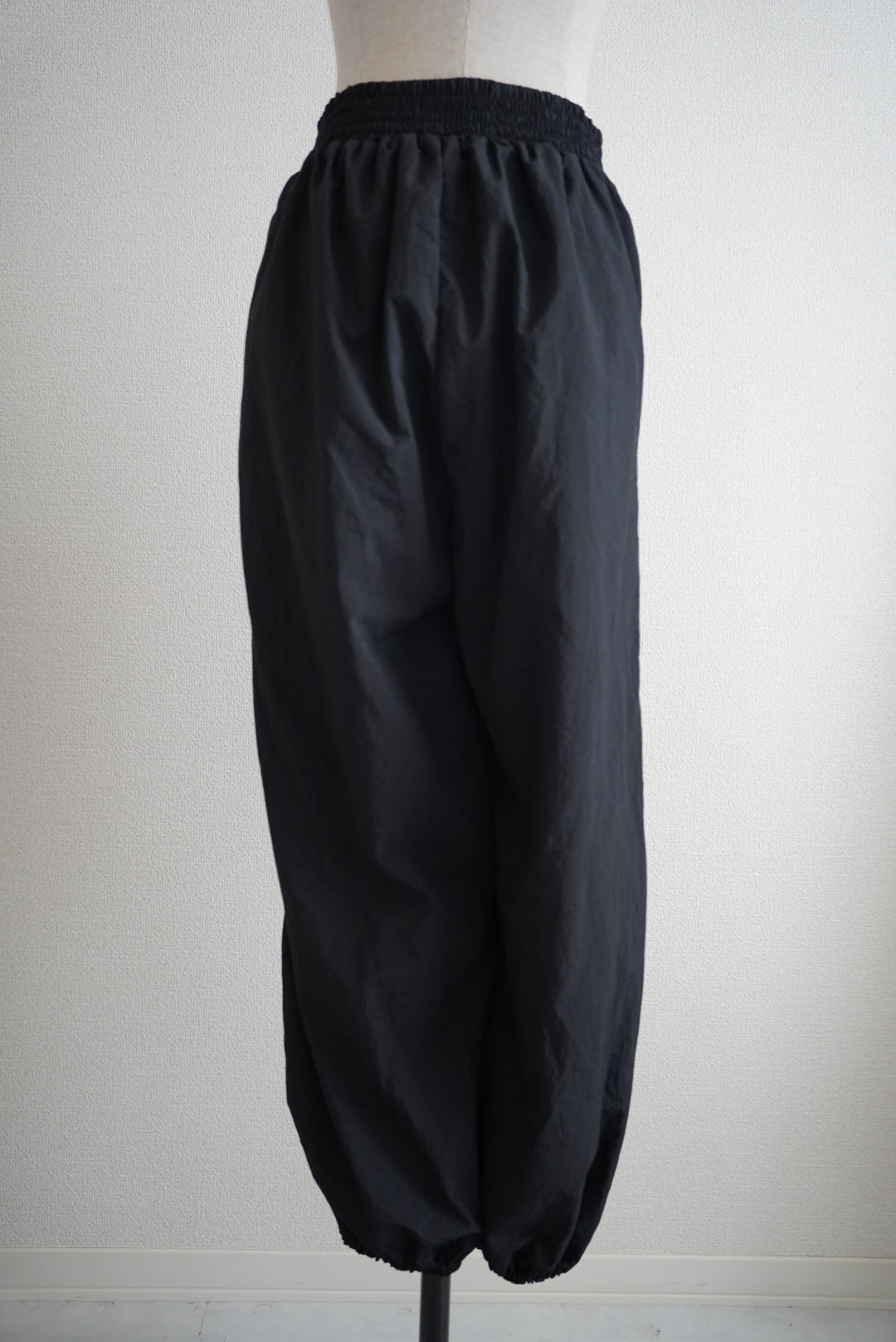 Water repellent pants