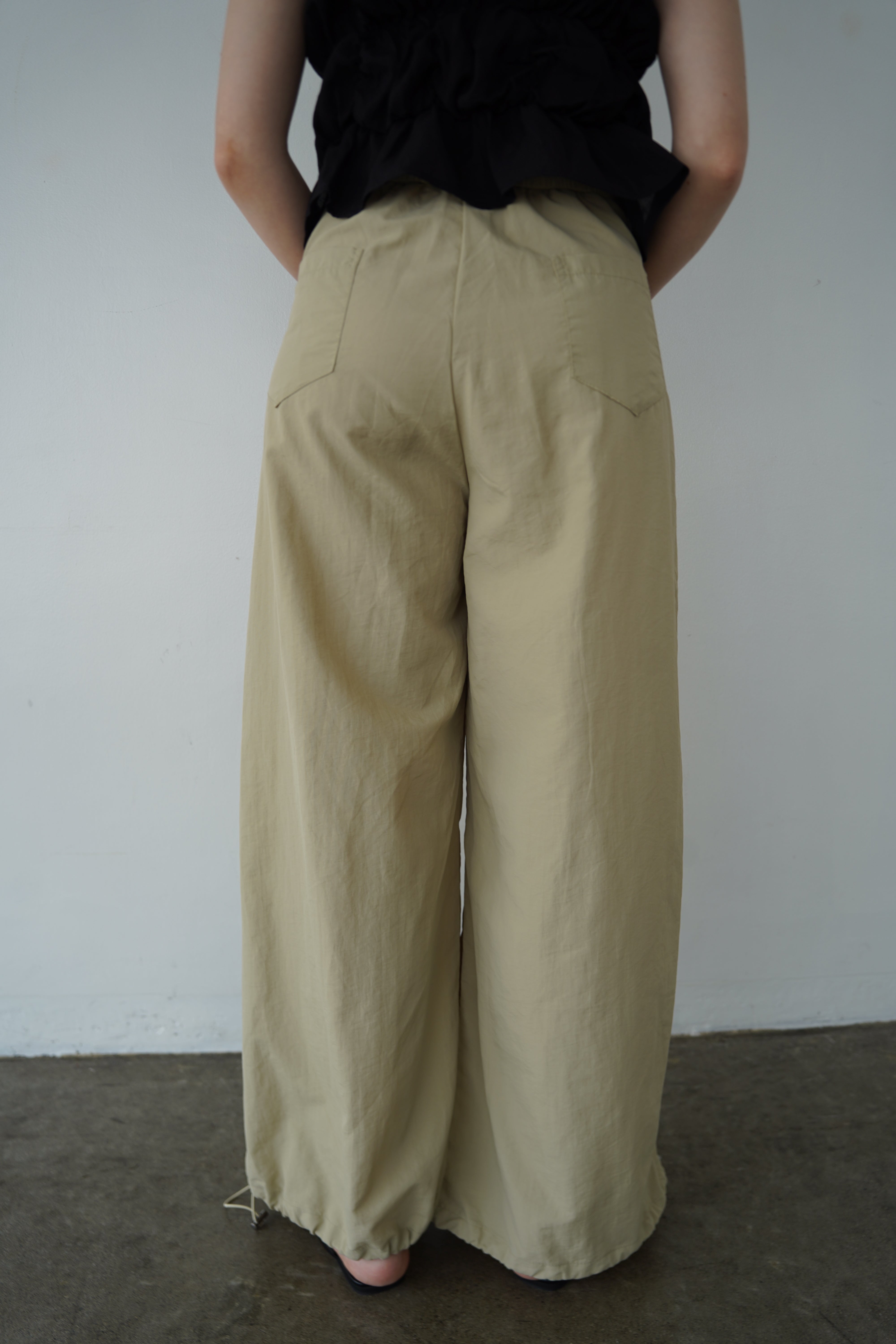 Pocket frill parachute pants