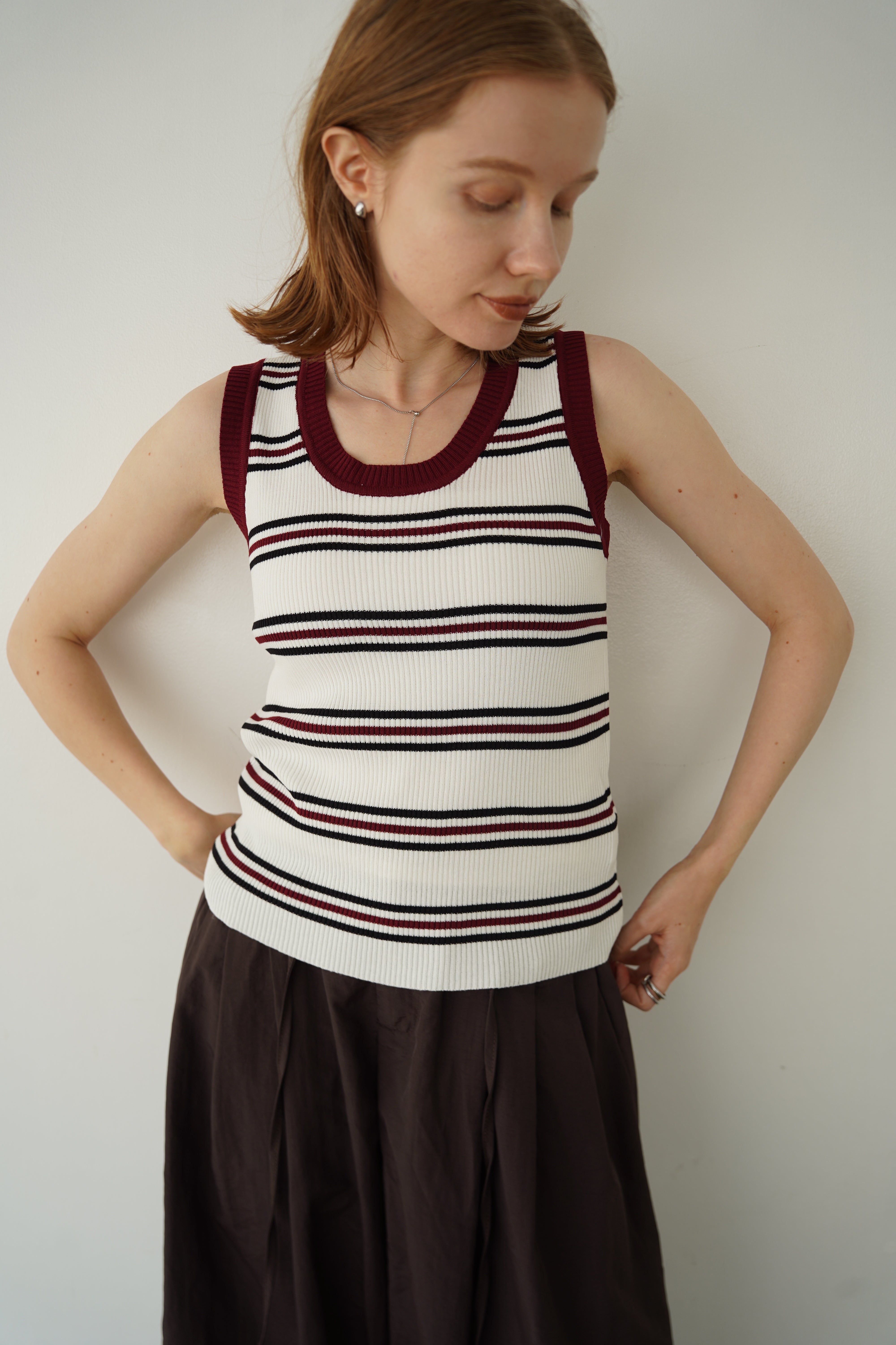Bi-color boarder tank top