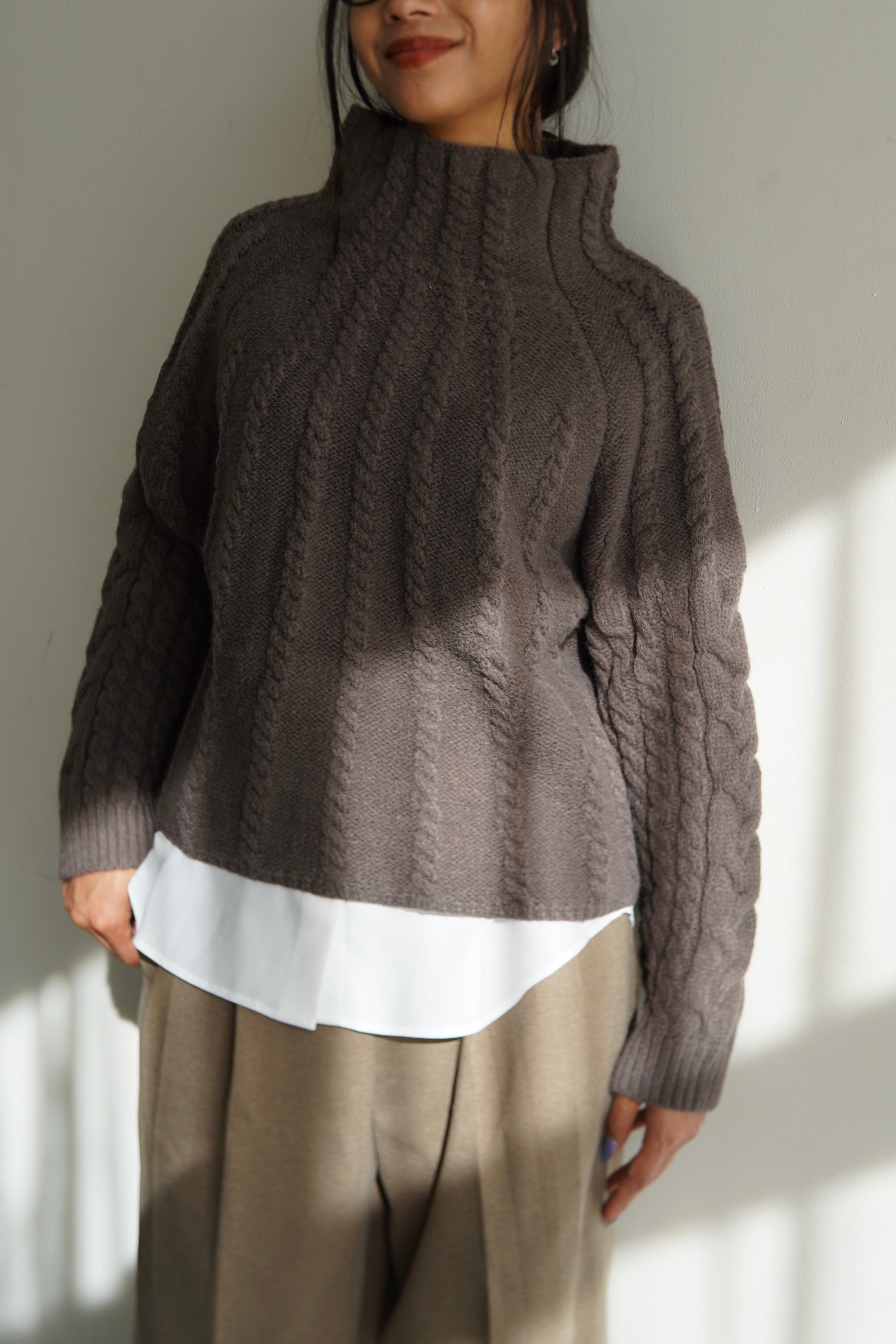 Cable hight neck knit