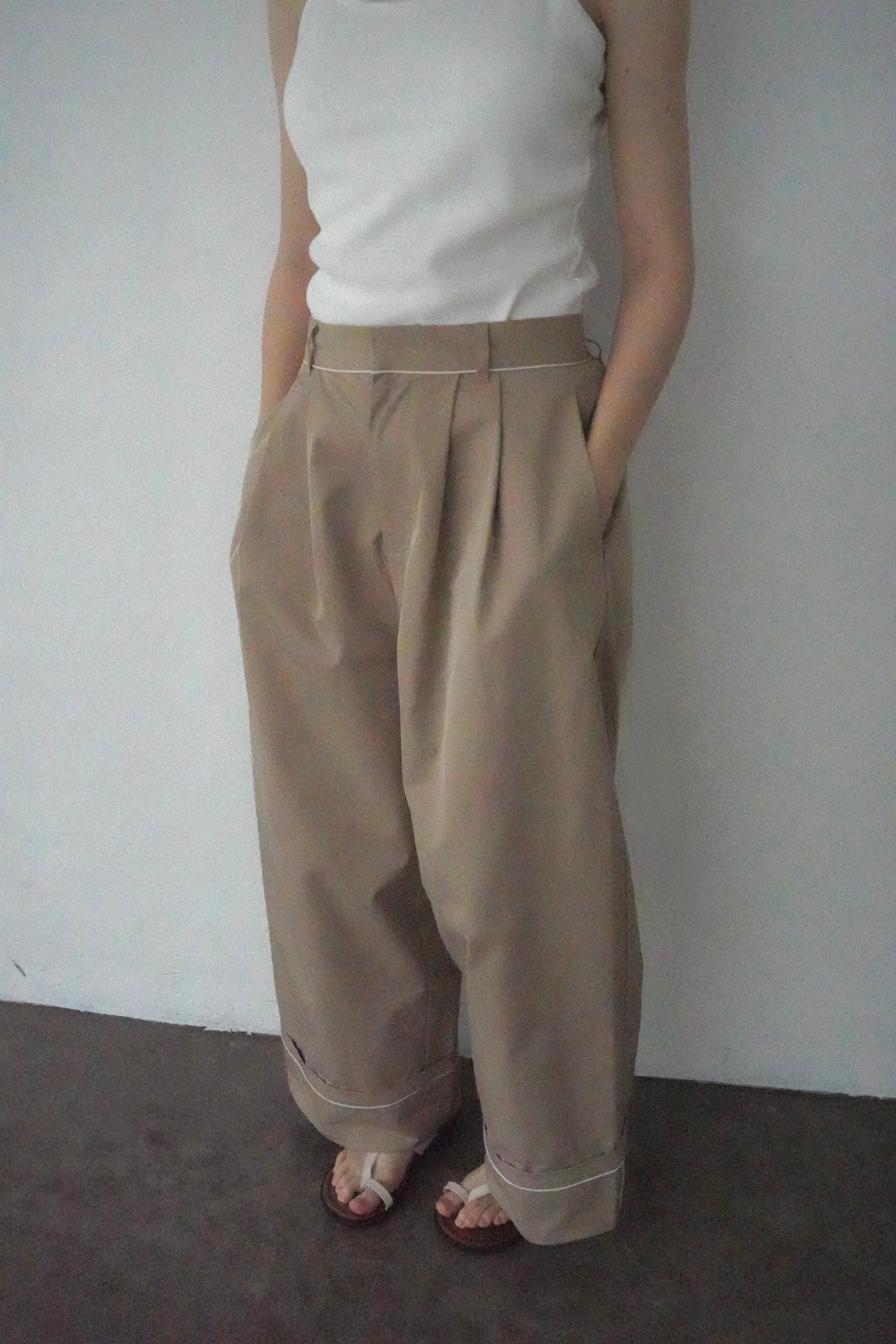 Tuck line pants