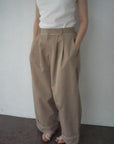 Tuck line pants