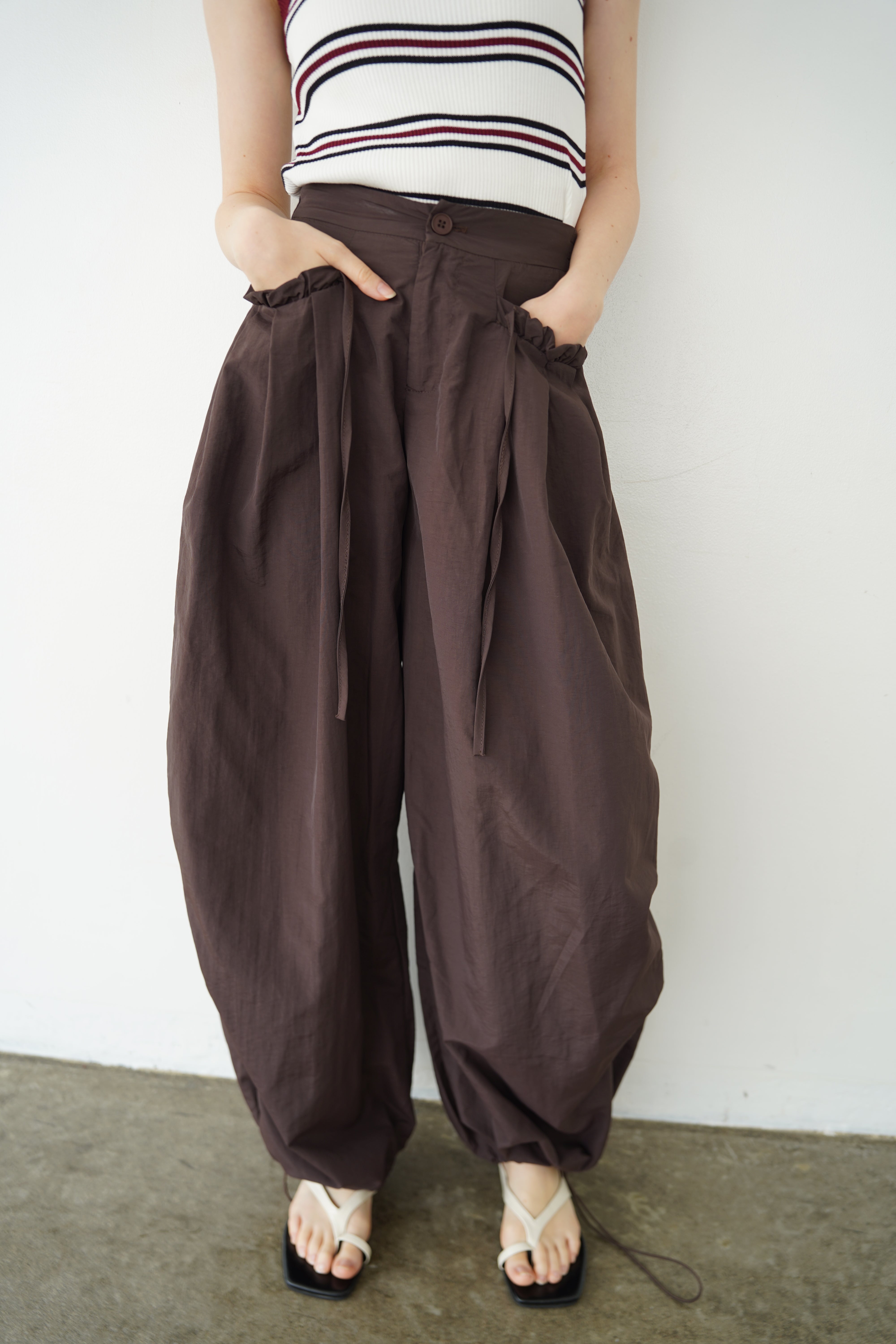 Pocket frill parachute pants