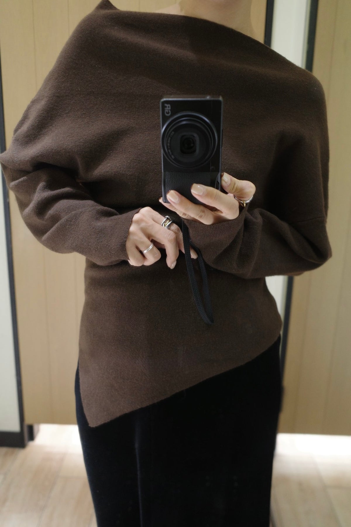 Unbalance knit tops