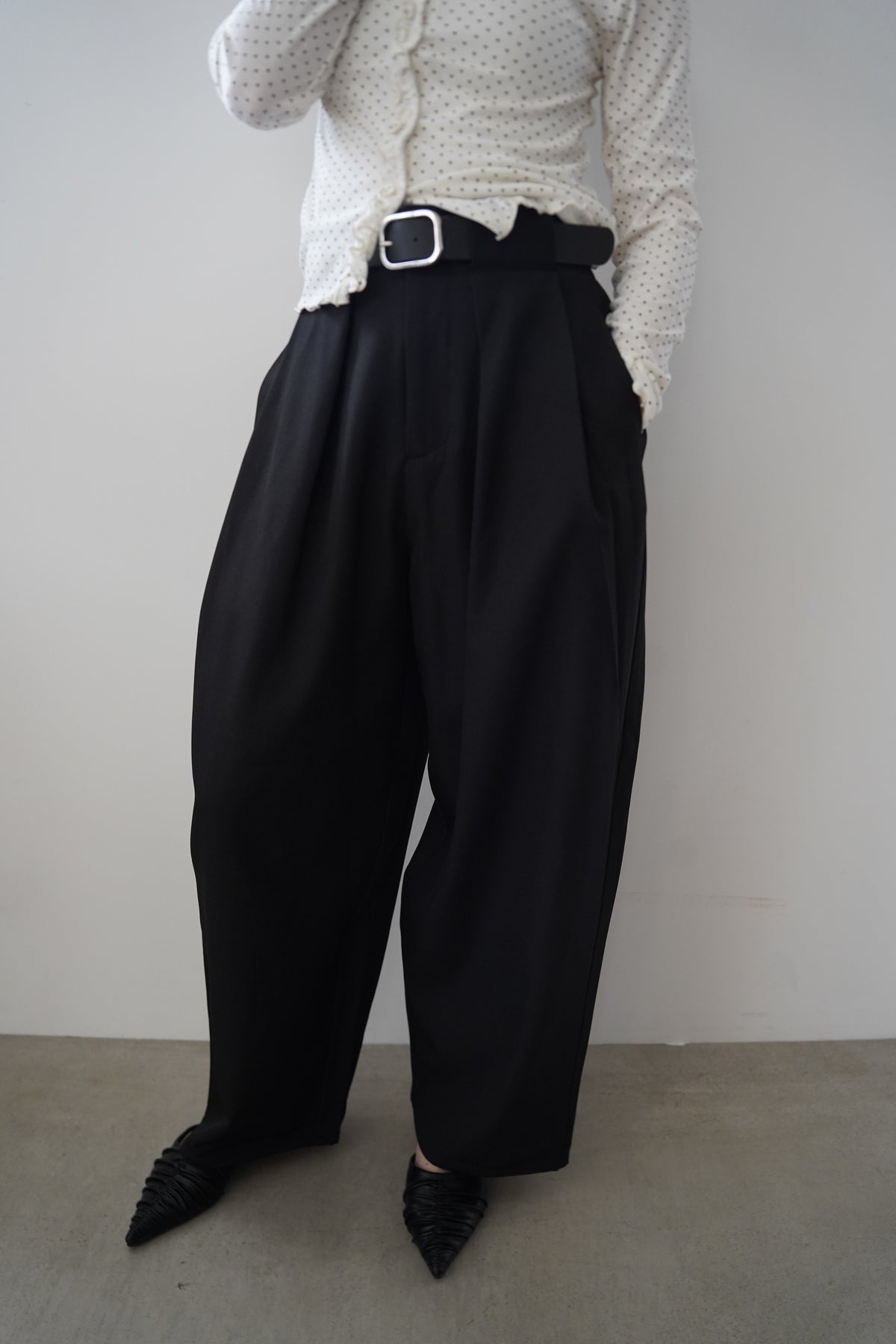 Twill tuck cocoon pants