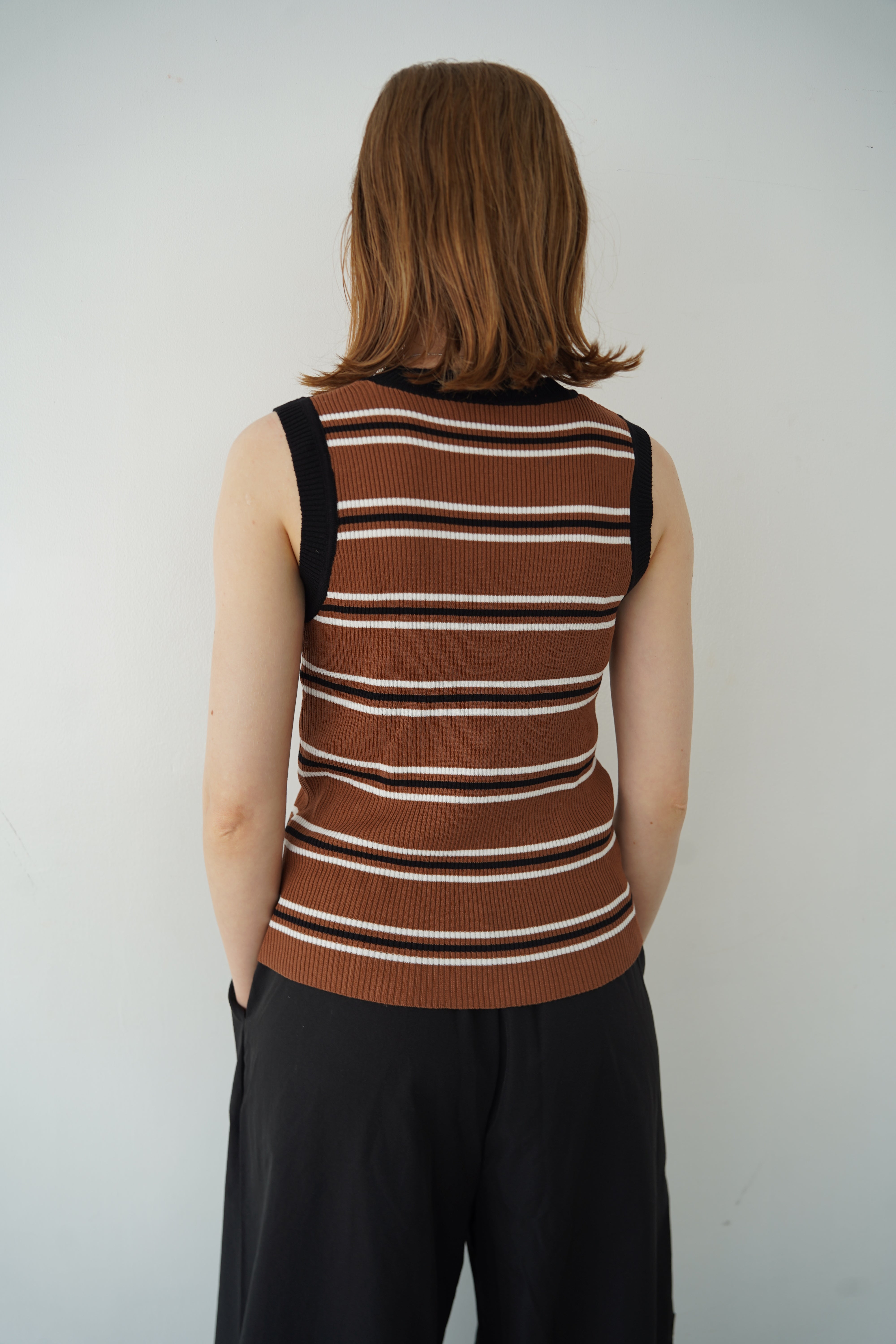 Bi-color boarder tank top