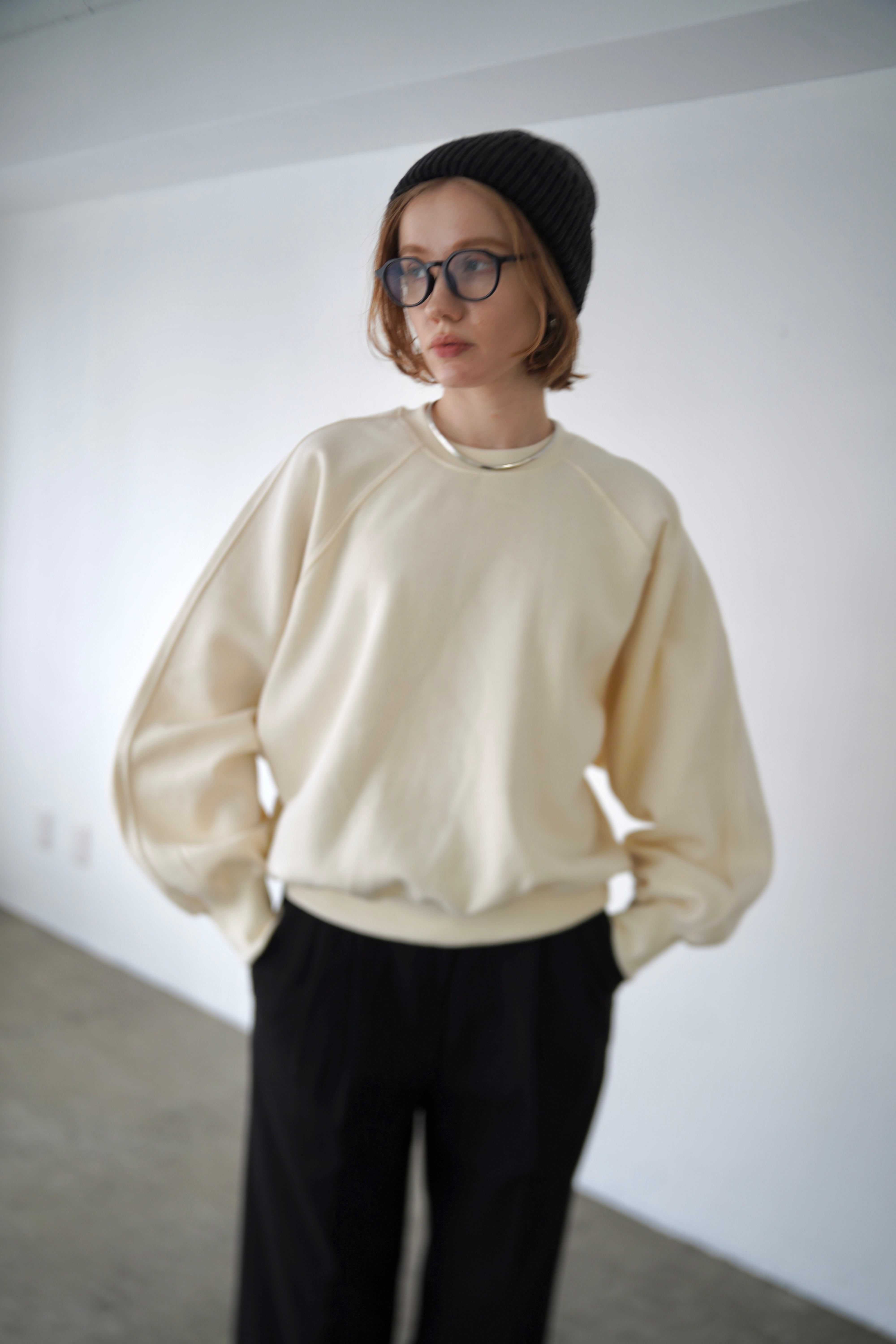 Curve sleeve sweat pullover